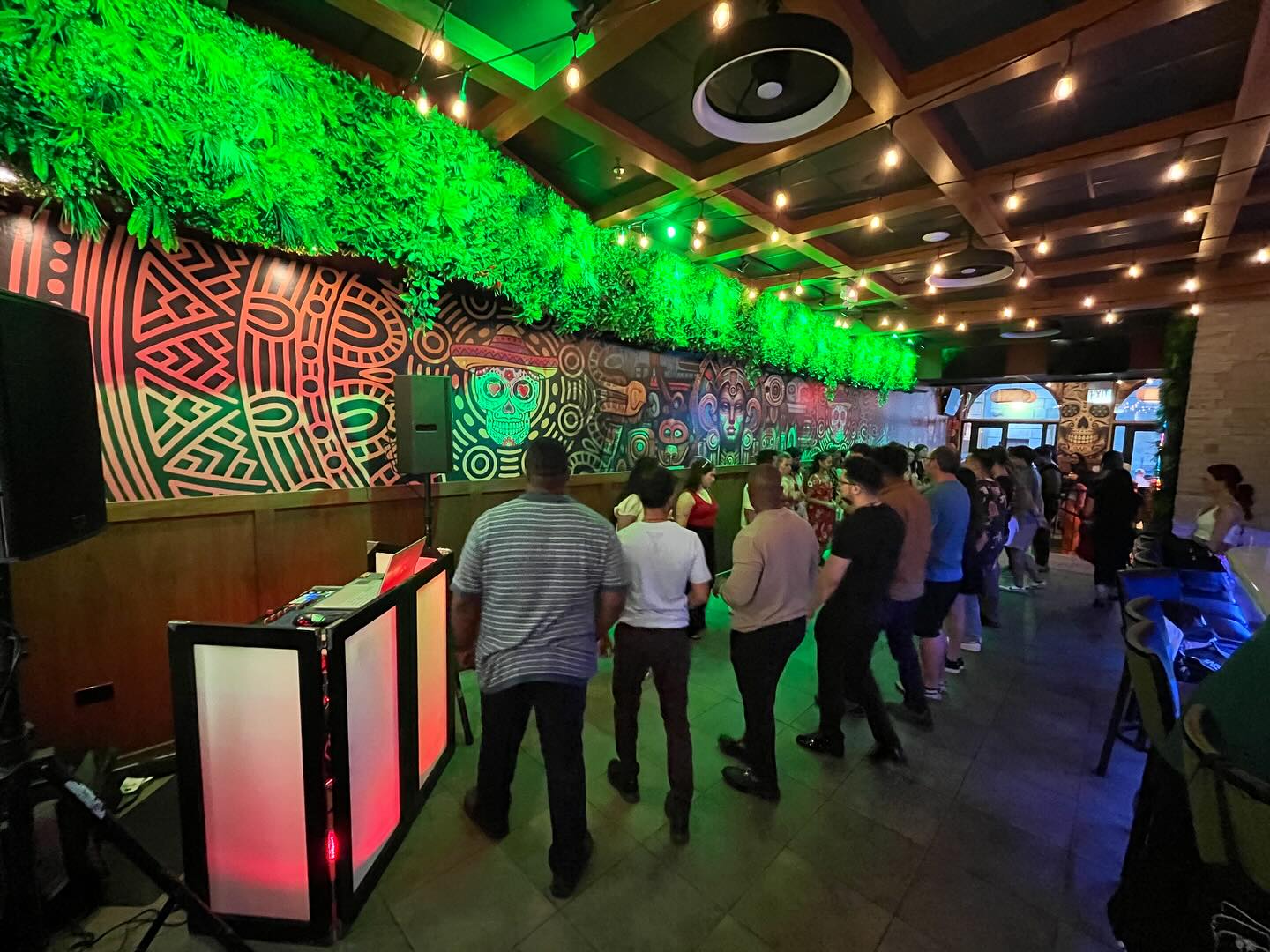 First time working at Panchos and what a great venue and vibe! The rooftop restaurant is fantastic and this salsa/bachata event was on the 1st floor in their private event lounge. I enjoy bringing my Miami flare to Chicago events 🎉🎵🔥
