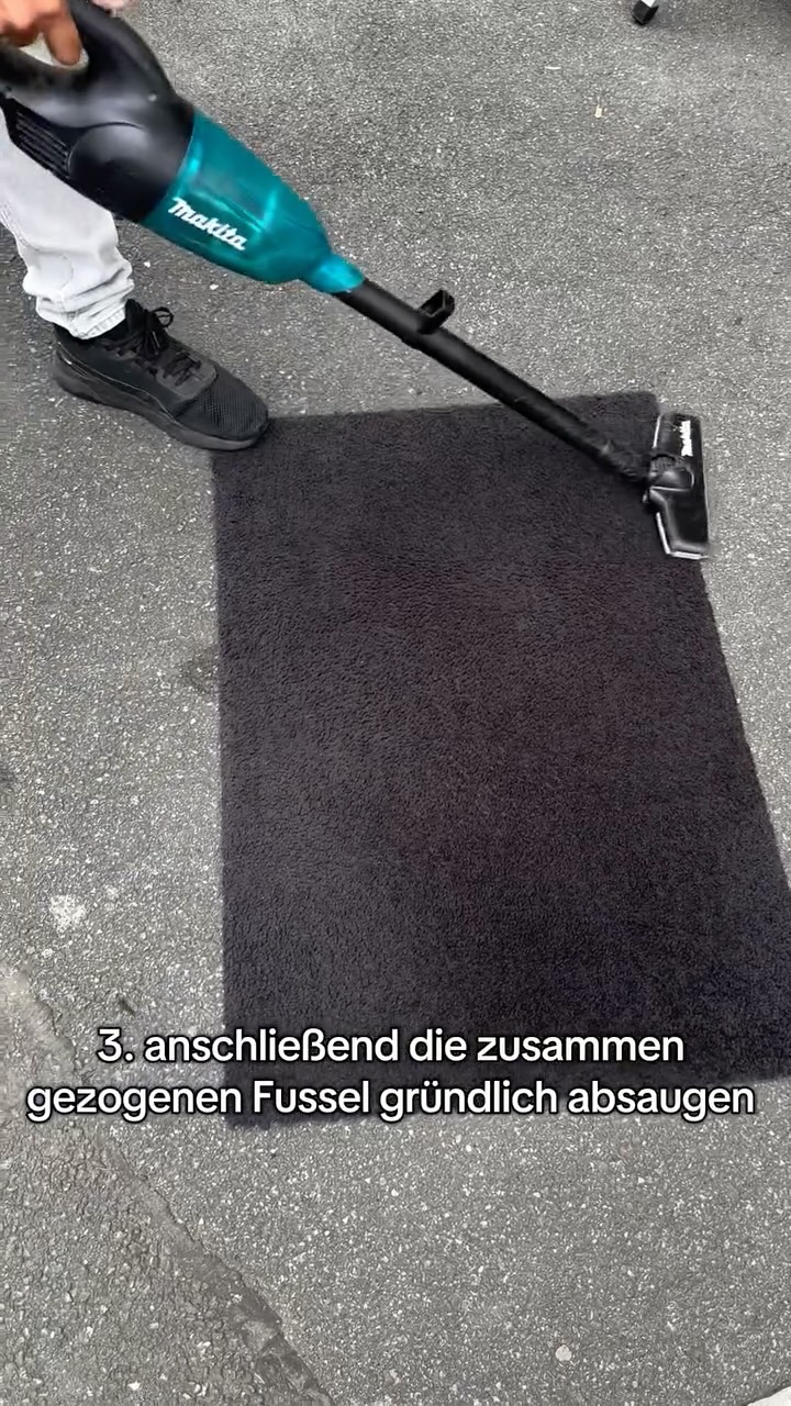 Saubere Fußmatte in unter 2 Minuten – bisschen schütteln, bisschen sprühen, bisschen saugen… läuft.
#keepitclean #hausmeisterservice #immobilien #reinigung #cleantok