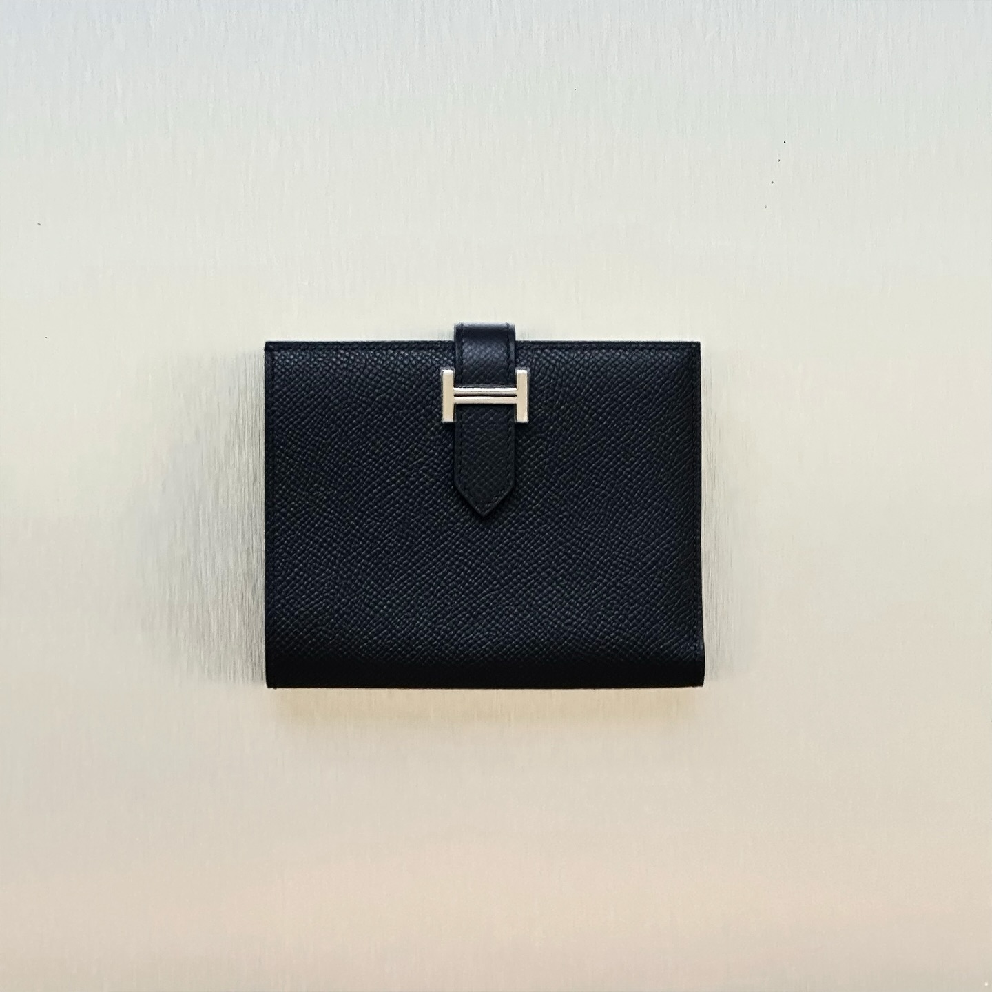Small in size, big on style. đ¤ The Hermès BĂŠarn Compact Wallet in classic black is the everyday luxury youâll never leave behind.
For more information, please refer to the website link provided in the bio.
Listing no: 200959
Opuluxe.sg is not affiliated to the brands featured. We are an independent consignment platform of authenticated luxury products. All trademarks and copyrights remain sole property of the brands.
