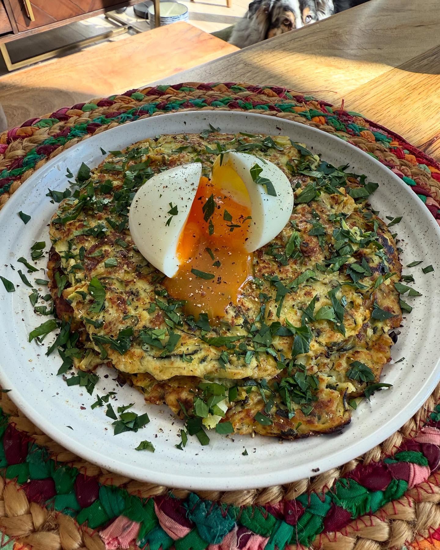 Savoury Zucchini Pancakes 😋
Packed with fibre and flavour, these zucchini pancakes are crispy on the outside and soft in the middle, perfect for a nourishing breakfast or satisfying lunch. The whole batch comes in at 550 calories with 45g of protein, which will keep you feeling full and satisfied for hours.
Recipe below 👇🏻
Ingredients:
2 medium zucchinis, grated & squeezed dry
1 egg (for the batter)
¼ cup plain flour (or almond flour for GF)
¼ cup grated Parmesan
2 tbsp Greek yogurt or tzatziki
1 clove garlic, minced
2 tbsp fresh parsley, chopped (plus extra for topping)
Salt & pepper to taste
Olive oil for cooking
1 extra egg per serve (fried or poached, for topping)
To make:
1. Grate zucchini, place in a clean tea towel, and squeeze out excess water.
2. Mix zucchini with 1 egg, flour, Parmesan, yogurt/tzatziki, garlic, parsley, salt & pepper until combined.
3. Heat a non-stick pan with a little olive oil.
4. Spoon mixture onto small pan, flatten slightly cook each side until golden.
5. Top each serve with a fried or poached egg, a dollop of tzatziki, and extra fresh parsley.
Make extra - these keep well in the fridge for up to 3 days.
#pancakes #savourysnacks #brunch #breakfast #lunch #yum #recipe #healthy #healthyrecipes #nutrition #nutritionist