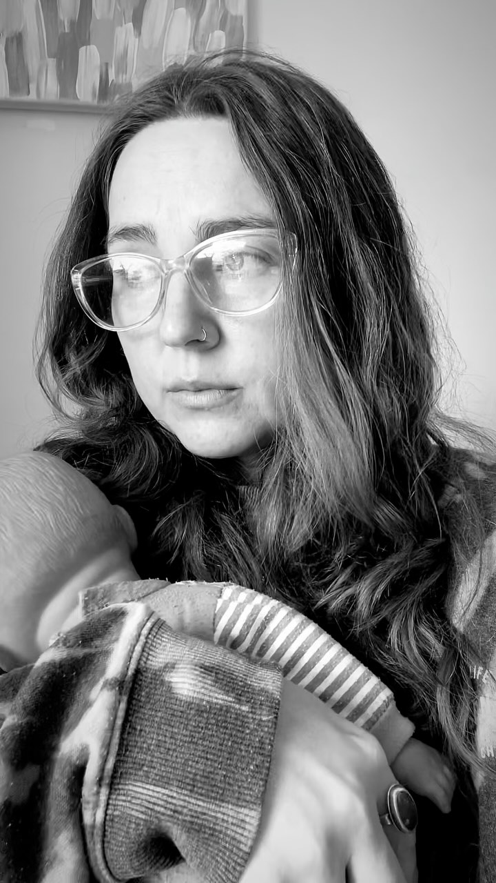 Y la culpa que aparece por pensar eso es otro tema jajajaja 😝
lo estás haciendo bien! vamos tu puedes 🙌🏽
Alguna vez pensaron esto?
Las leo 👁️
#maternidad #maternidadreal #lactancia #maternidark #bebé #mamá #postparto #puerperio #saludmental #tupuedes #loestashaciendobien #realidad