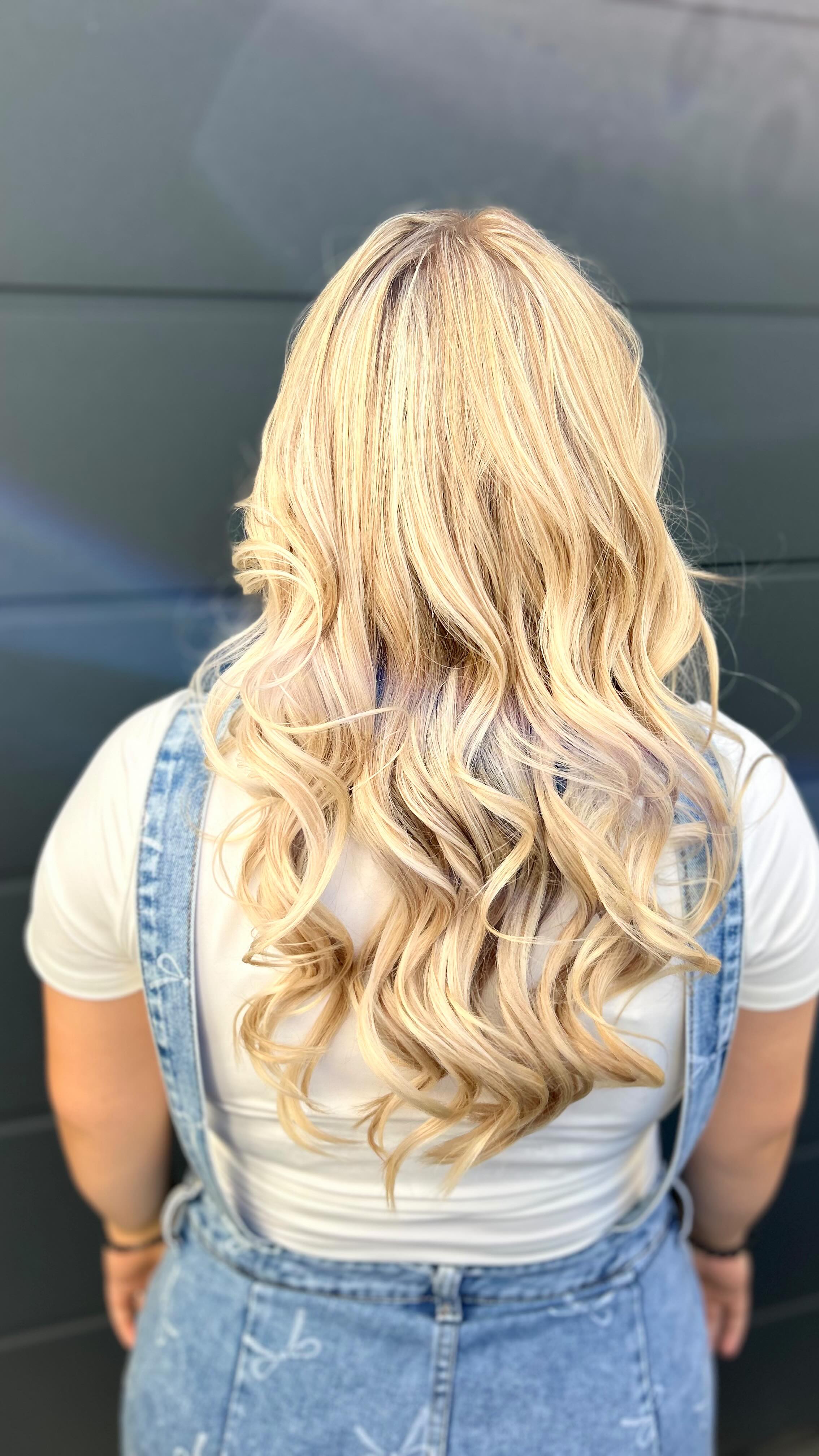 ✨ Neu bei mir: Dein persönlicher Friseurservice ✨
Ab sofort biete ich dir alles, was dein Haar glücklich macht – ganz individuell auf deine Wünsche abgestimmt:
💆♀️ Waschen, Schneiden, Föhnen
🎨 Färben & Highlights
💫 Haarverdichtung für mehr Volumen
Ob frischer Look, Farbveränderung oder einfach mal wieder ein Verwöhnmoment – ich nehme mir Zeit für dich und deine Haare. 💖
📅 Termine jetzt buchbar – dein Haar freut sich schon!
#Friseur #Hairstyling #Highlights #Haarverdichtung #Hairlove #Friseurdienstleistung #NeuerLook #Haircare #Haare #friseurliebe