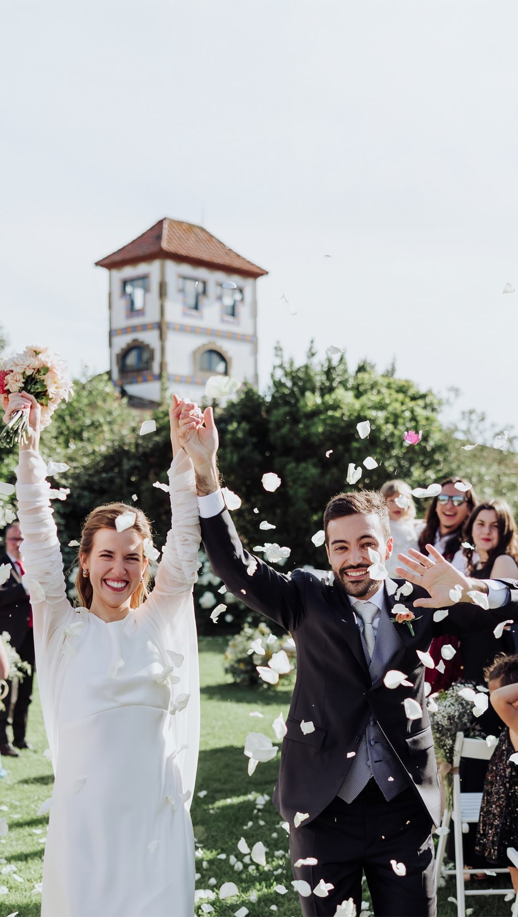 Gracias @ollemarina y @carles_cayuela por confiar de nuevo en mí después de grabar también la boda de la hermana de Marina.
Fue un espectáculo de boda con momentos memorables. @laroureda fue un marco único para que la boda de Marina y Carles fuera inolvidable.
Mil gracias de nuevo 🙏🏻🙏🏻🥰🥰🥰
Fotografía: @atypicalwedding
Videografía: @juanfrapalos_fotografia
Espacio: @laroureda
Vestido Marina: cristinasaurabcn
Traje Carles: @trajessenor
Flores: @florsbertran
Muah: @noarmakeup
Dj: @strawberryserveis
Catering: @airolocatering
Material Rent: @abanik_rent_events
#wedding #weddingvideos #weddingvideography #brides #purelove #lovestory #weddingplanner #weddingblog #videographer #bridetobe #matrimonio #weddingday