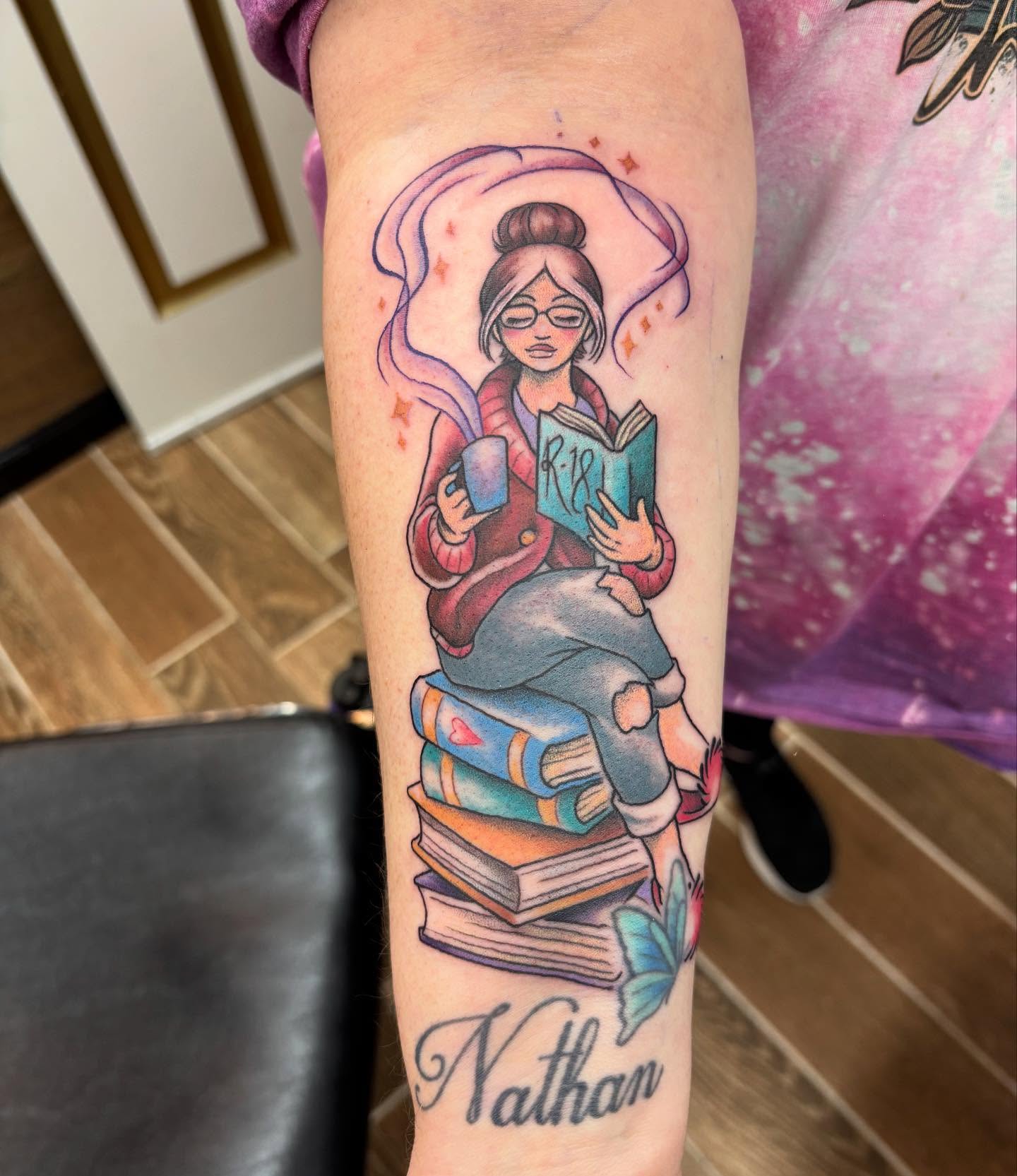 Custom pinup of the client reading her favorite books~ Super fun to do! All of the pinups, please 🐯 #tattoo #customtattoo #colortattoo #illustration #pinup #pinuptattoo #smutlover