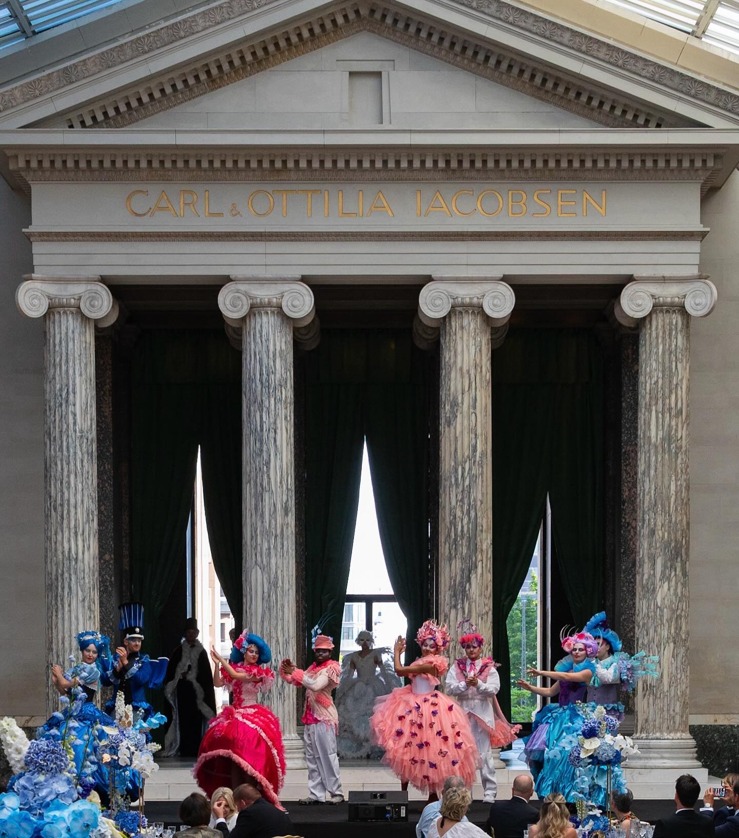 ✨ Forget about the traditional dresscode - This is dress art ✨ Our spectacular Avant-Garde costumes put the concept “Dress to Impress” to the test, when you are greeted at the entrance by our unique artists who infuse the space with regality and enchantment. Want to elevate your next event? Step into our world and let’s connect today 🌸