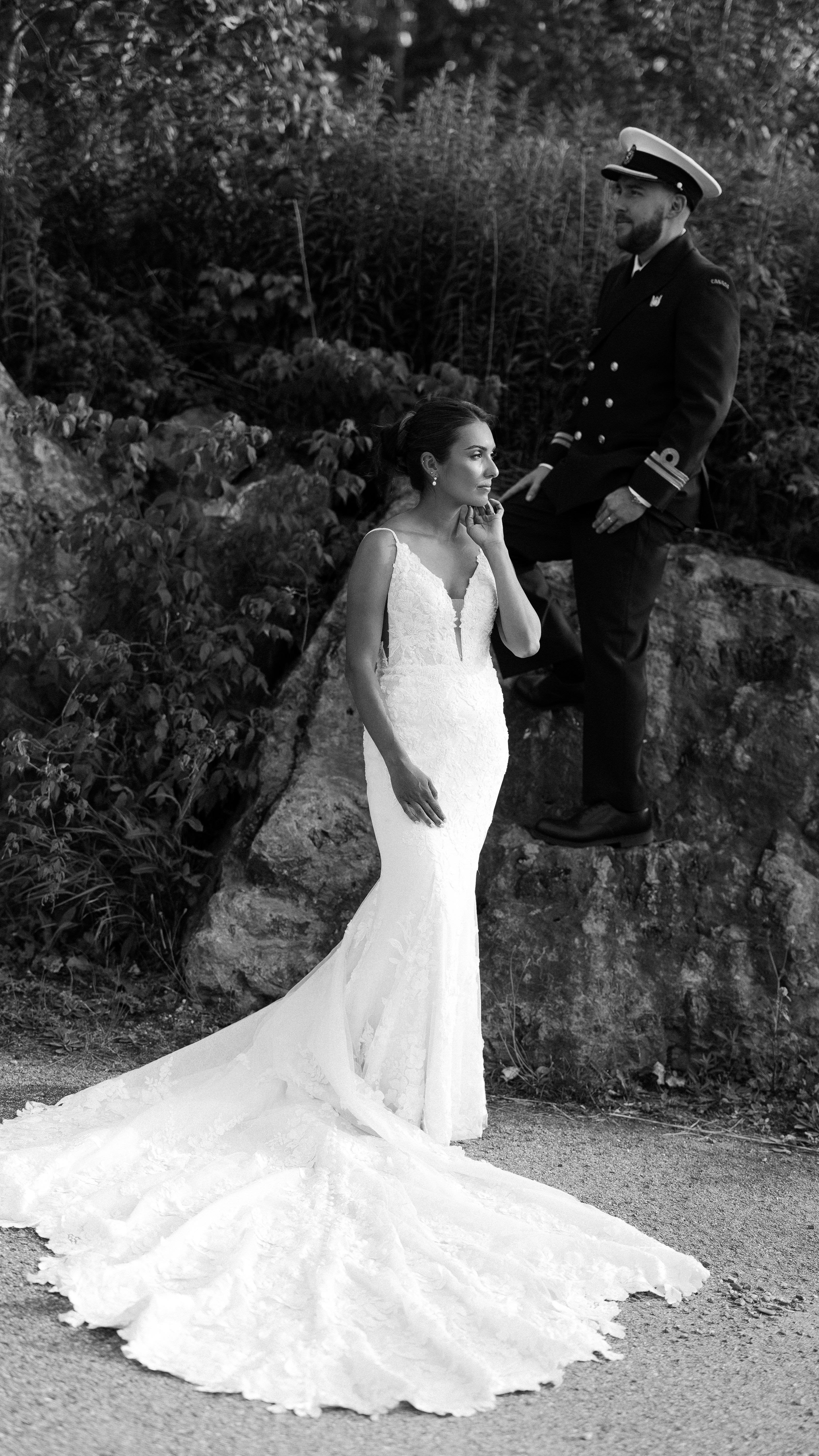I love to hype my couples and their tribe.
Having fun is a part of my client experience. I want you to have the best time of your life!
Yes, this is me singing Shots by LMFAO to make sure to bring the party vibe to the bridal party! 🙌🏻
Thanks to @catherinehardy_photographe who captured this glorious behind the scene!
.
.
.
#quebeccityphotographer #quebeccityweddingphotographer #quebeccityproposalphotographer #photographedemariage #photographemariagequebec #bridalpartyprompt