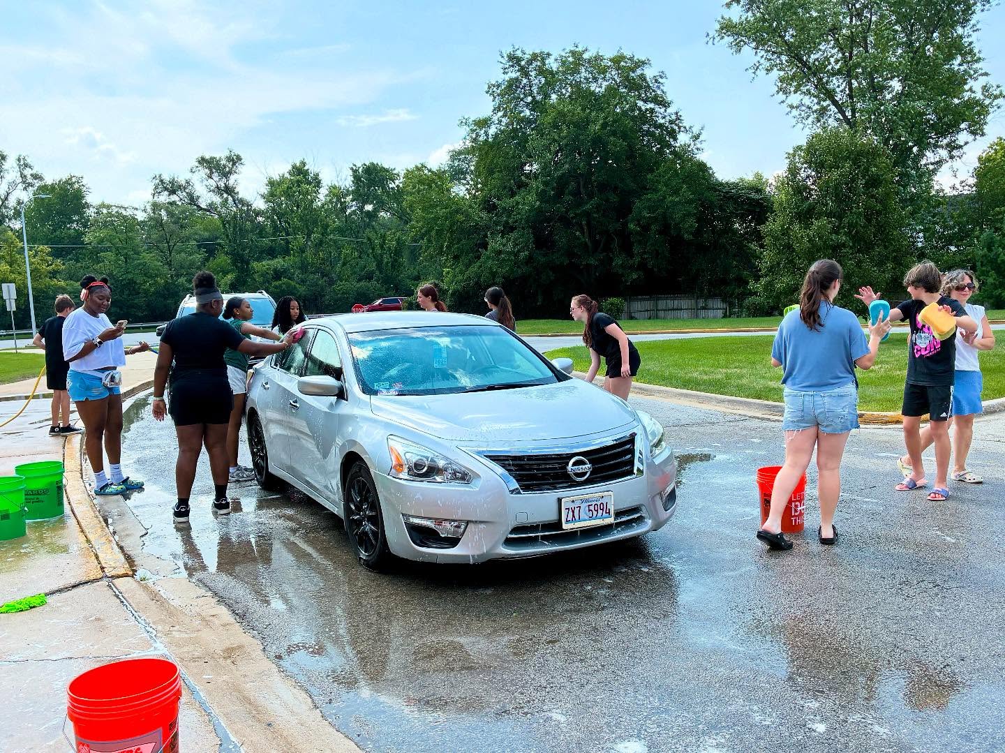 Thanks to everyone who came out to the Band Car Wash last weekend! The event was a huge success thanks to the support of our friends, family, and Homewood-Flossmoor community ❤🤍
Every dollar donated directly supports our student musicians and their growth in the HF Band program. Fundraising throughout the year allows our program to bring in guest clinicians and accompanists; pay entry fees for festivals and experiences; replace, repair, and upgrade equipment in our classrooms and performance spaces; and so much more.
Please keep an eye out for future opportunities to support our #HFMarchingVikings — and save the date for our first halftime show of the year, at the football team’s home opener on Friday, August 29.
#WeAreHF #HFVikingBands