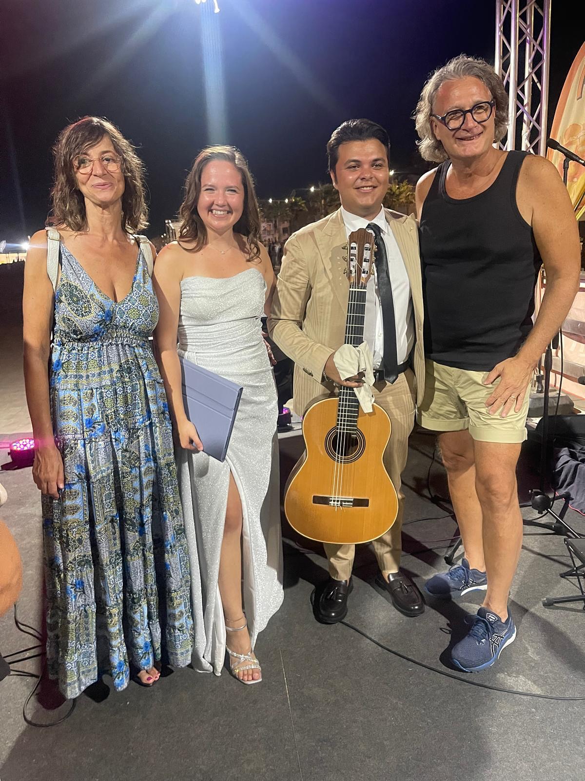 Emozione e sorpresa a Scoglitti!
Siamo rimasti piacevolmente sorpresi e immensamente felici di ritrovare il nostro pubblico DI IMOLA… nella punta più a SUD D’ITALIA! ❤️
Un grazie speciale alla pubblico professionale, nella persona del prof. Salerno, chitarrista di Vittoria, per la presenza e per l’altissima valutazione del talento e della professionalità dei nostri artisti.
Il calore e l’attenzione con cui ci avete ascoltato resteranno per sempre nei nostri cuori.
#galamusicfestival #scoglittiinmusica #emozionimusicali #musicadalvivo #incontrispeciali #arteinconcerto #italiaemusica #estateinsicilia