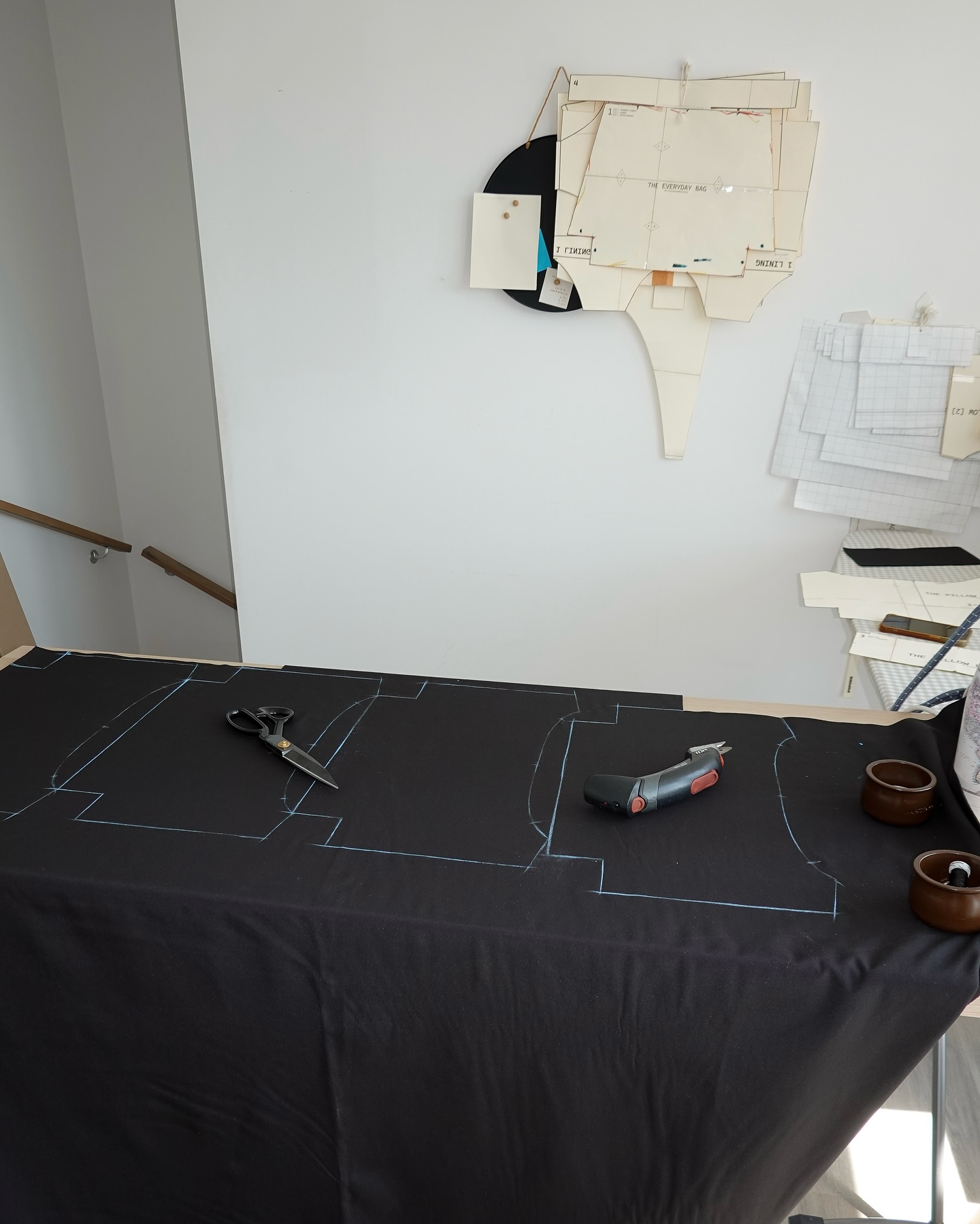 From fabric to finish
—
The pillow bag 01 in a black, water-resistant fabric.