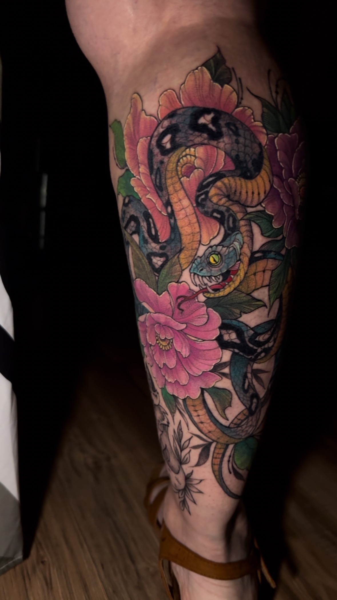 Custom artwork, let’s make it happen.
📅 Now booking illustrative tattoos — limited spots available in September.
📩 Email to book & secure your session.
#SnakeTattoo #ColorTattoo #CustomTattooDesign #TattooArtist #TattooBooking #TattooDenver #DenverArtist #Slytherin🐍