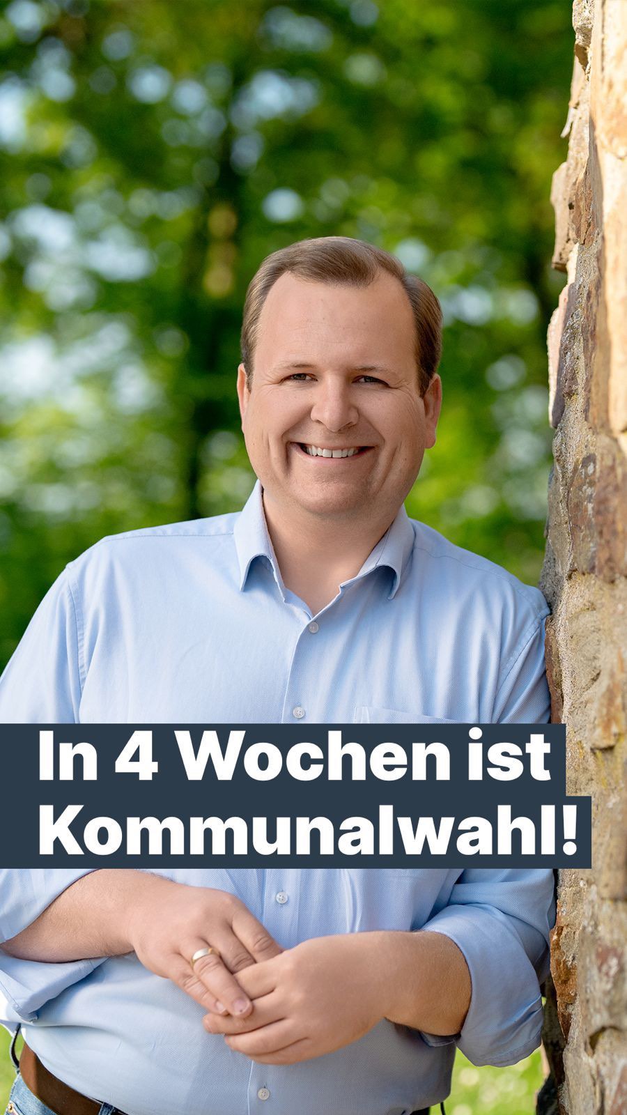 🗳️ In einem Monat ist Kommunalwahl!
Was sind die Themen, die Euch bewegen?
Seit meiner Nominierung zum Bürgermeisterkandidaten im vergangenen Jahr habt Ihr mir viel berichtet:
Ja, unsere Feiern im Hafen, der Innenstadt und unsere kulturellen Angebote sind super! Vor allem dank des Engagements vieler verschiedenen Akteure. Aber Feiern sind nicht alles. Aufgabe eines Bürgermeisters ist es, die Verwaltung zu führen und sich um die eigentlichen Probleme vor Ort zu kümmern:
🏚️ Unsere Innenstadt kann mehr! Wir haben städtische Immobilien wie das Lokal Frida Kahlo - schaffen es aber nicht, diese vernünftig zu vermieten. Stattdessen kaufen wir eine Immobilie nach der nächsten und das auf Kosten der Steuerzahler.
🏊♂️ Unser Freibad hat in den Sommerferien an zwei Tagen in der Woche erst ab nachmittags geöffnet, dabei wäre es in den Ferien wichtig, dass unsere Kinder jeden Tag auch schon vormittag ins Freibad könnten.
⚠️ Die Schulwege in den einzelnen Ortsteilen müssen sicherer werden. Nur ein Beispiel: Ihr sagt, Zebrastreifen als Teil eines sicheren Schulwegs fehlen an Stellen, damit unsere Kinder sicher zur Schule kommen.
Das und vieles mehr bewegt Euch und ich habe es mir ins Buch geschrieben und werde mich darum kümmern. 🤝
Vlotho kann mehr - für Jung und Alt! Danke für Eure Stimme und Eure Unterstützung bei der Kommunalwahl am 14. September!
#vlotho #cduvlotho #florianfürvlotho #bildung #leerstand #kommunalwahl