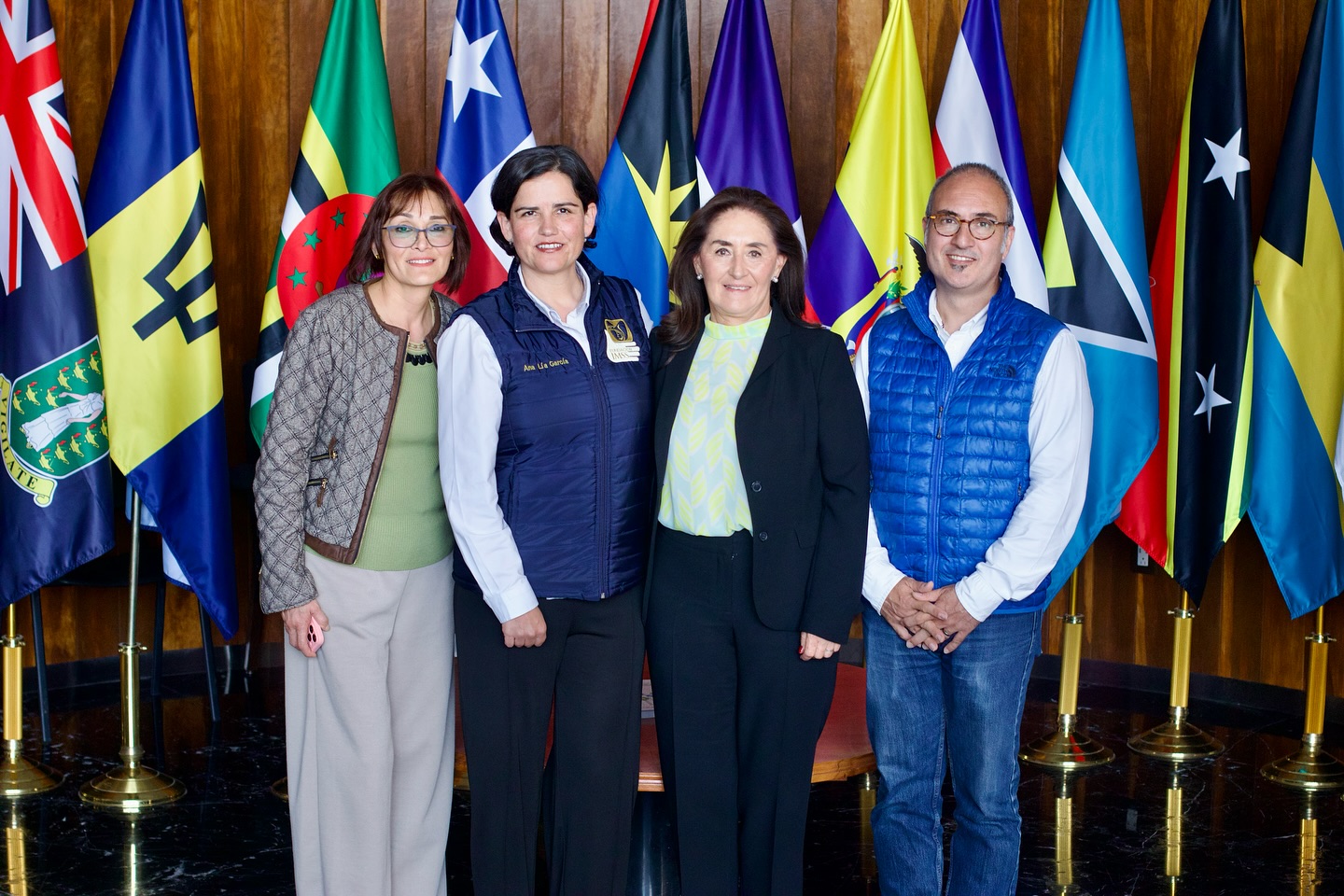 Día 2 y clausura del Seminario IMSS-AMSA Investigación Cualitativa 2025: profundizamos en los métodos cualitativos para obtener y analizar datos que enriquecen la investigación clínica.
Desde entrevistas y estudios de caso hasta la investigación narrativa y grupos focales, expertos compartieron herramientas clave para llevar la teoría a la práctica con ética y rigor.
Cerramos este espacio reafirmando que la investigación cualitativa es un complemento indispensable para una medicina más humana, contextualizada y centrada en el paciente.