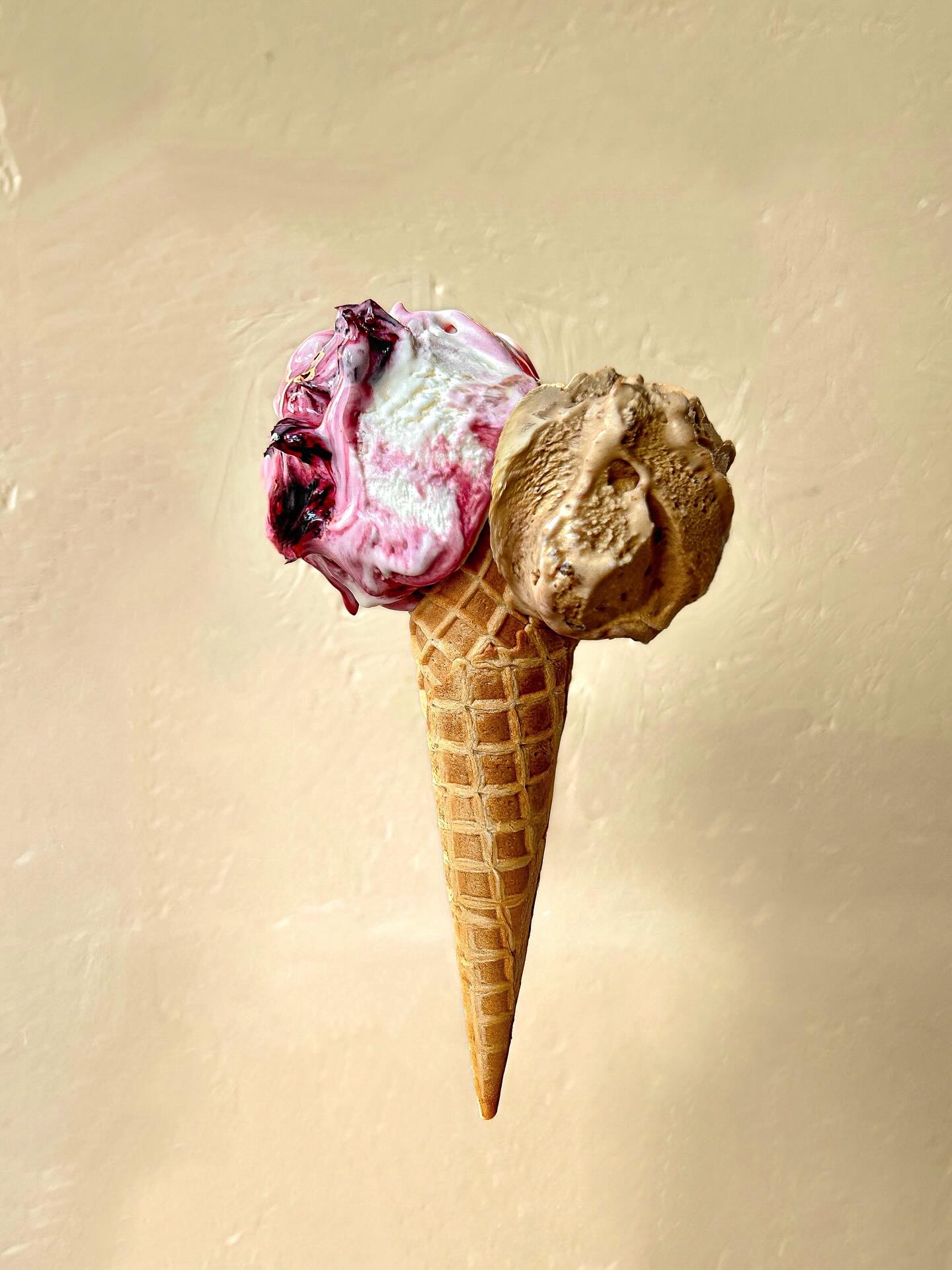 Yoghurt & Black Cherry paired with Ambassador 🍒☕️
#icecream #hernehill #brockwellpark #SW2 #SE24 #hernehillmarket #brixton #london #summer