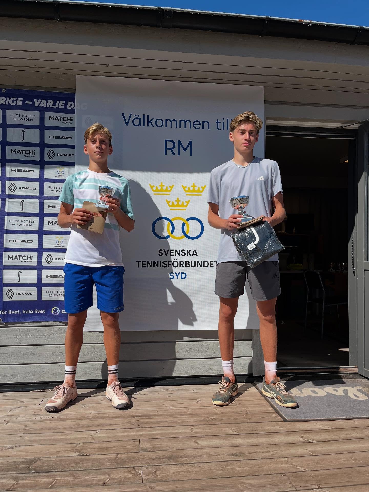 Stort grattis till fina framgångar i RM SvTF Syd🫡🔥 Måns plockar hem silver i 16-års klassen🥈Julius plockar hem ett silver tillsammans med Lars L i 14-års dubbeln🥈