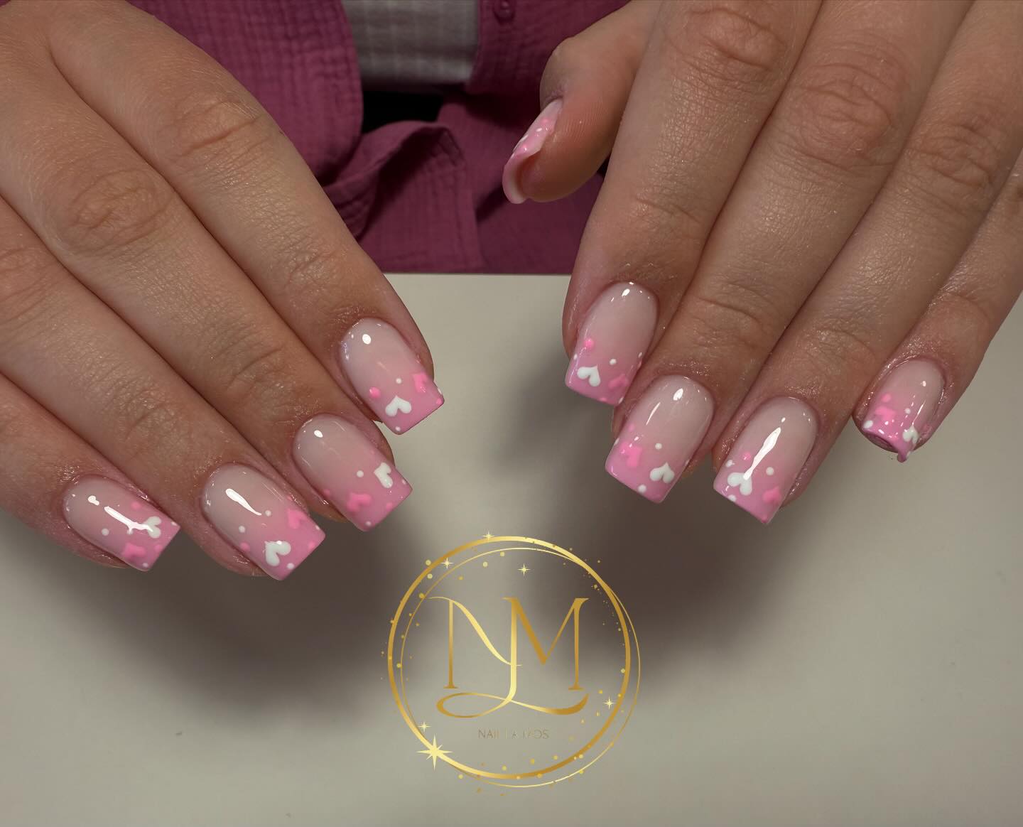 ✨ Wer sagt, dass nur lange Nägel glänzen können? Kristy beweist das Gegenteil!
Bei uns bekommen deine Nägel – egal ob kurz oder lang – den perfekten Auftritt. 💖
#NailLaMos #ShortNailsStyle #Nageldesign #MindelheimBeauty #NailArtInspiration #KurzUndStylish #NailTrends #Nagelstudio”