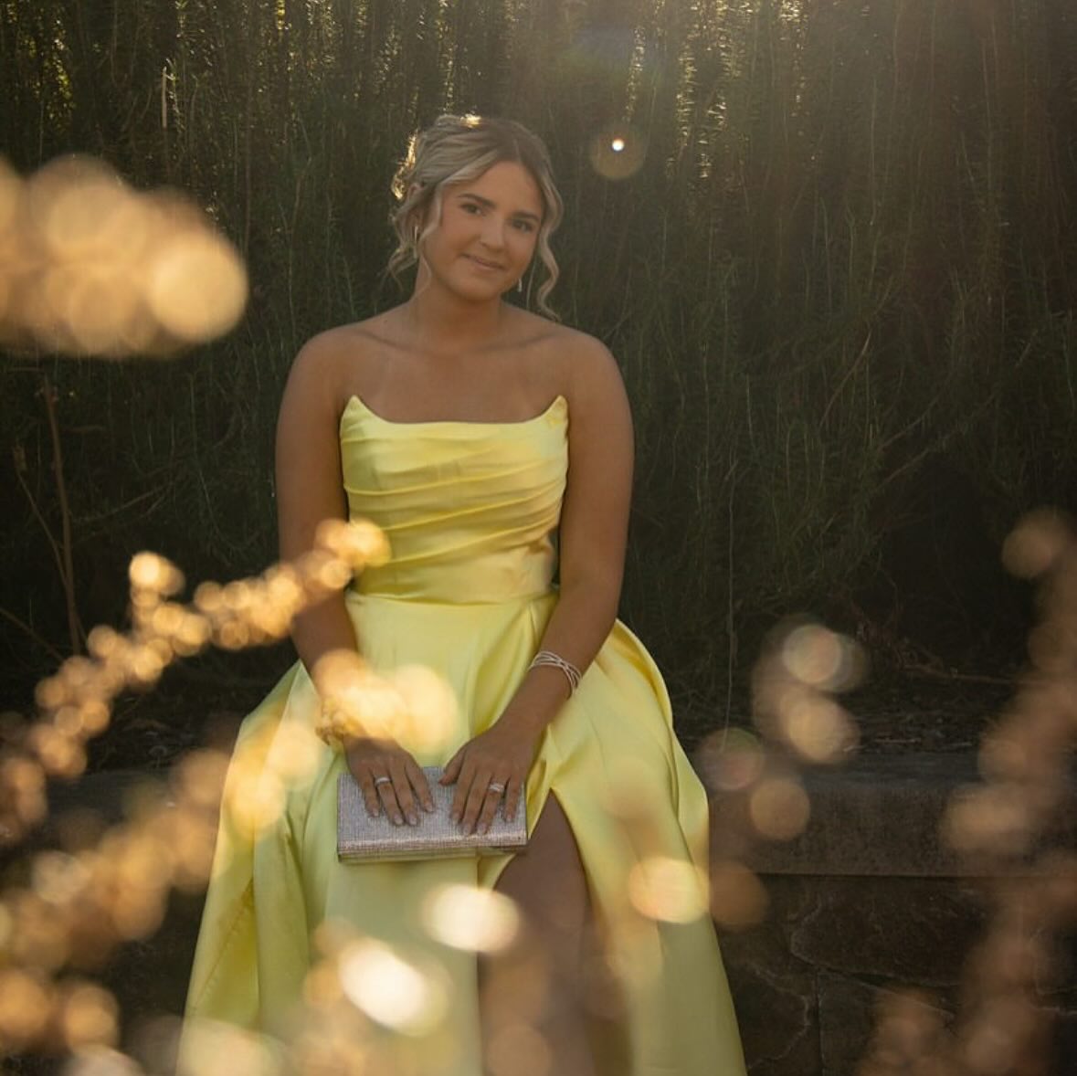 ✨ Sunshine you can wear ✨
This golden beauty is turning heads — and she’s waiting for you.
☀️ Limited availability, so secure your spot now before she’s gone! 💛
#YellowDressVibes #SummerGlow #BookNow