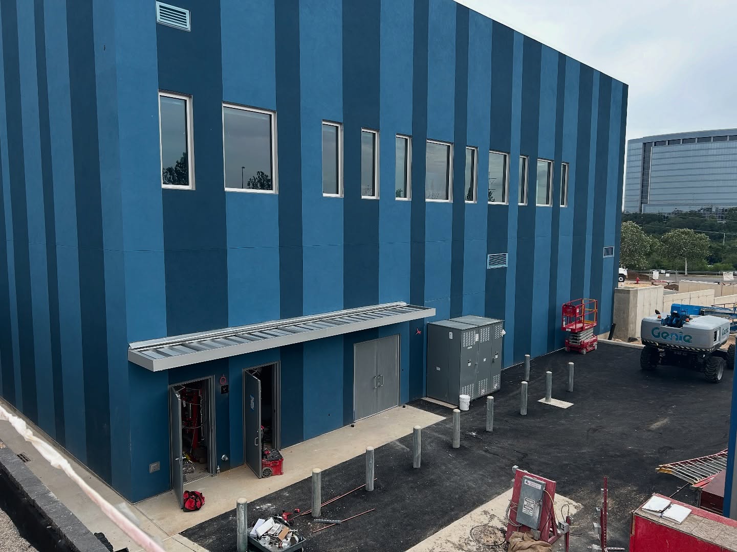 New school, cleaner build. Rough clean is underway at a San Antonio campus—debris removal, HEPA dust control, high-dusting, and sticker pull so trades stay on schedule. Final + touch-up to follow. 🦁✨
#ConstructionCleaning #PostConstructionCleaning #SchoolConstruction #EducationFacilities #SanAntonio #SATX #RoughClean #GeneralContractor #LionPrideCleaningServices