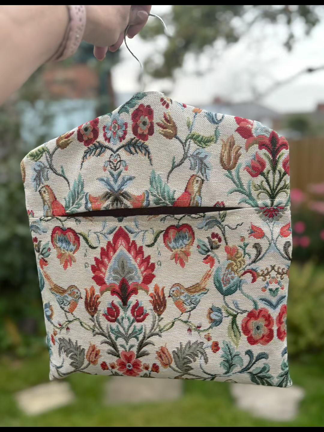 đ¨ 3 Sleeps To Go! đ¨
The poshest peg bags ever 𤊠are coming to the Continental Food Festival this weekend!
⨠Tapestry fabric
⨠Festival exclusive (not online!)
⨠Only £5
Once theyâre gone, theyâre gone â donât miss out! đ
#pegbag #FestivalExclusive #BeeKindReimagined #WirralEvents #LaundryDayUpgrade #SupportLocal #MarketFinds #newbrighton #supportlocal #lovewhatwedo #team #summer