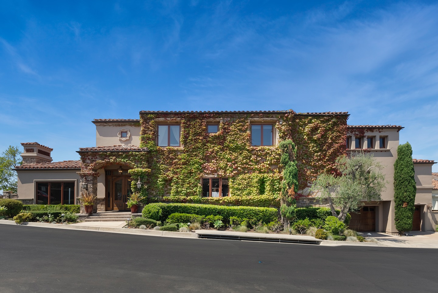 ✨ For Lease: Luxury Living in Laguna Niguel ✨
4 Bed + Office | 4.5 Bath | 5,321 SQFT | $18,000/mo
Experience elevated elegance in this stunning estate, where comfort meets sophistication. The private primary suite on the main level features its own retreat, a double fireplace, and an oversized walk-in closet with custom organization systems. Each bedroom offers a private en-suite, ensuring space and privacy for all.
Perfect for entertaining or relaxing in style — this home defines luxury coastal living. Available now for its next discerning resident.
📍 Laguna Niguel
📲 Contact @lambertaudra
Audra Lambert | Realtor®
DRE 01909872
📞 (949) 697-2232
📧 audra@lambertgrouphomes.com
Realty One Group West
#ForLease #LuxuryRental #LagunaNiguelLiving #AudraLambertGroup #LuxuryHomesOC #ExplorePage #OCRealEstate #CoastalLiving #RentalGoals #LuxuryLife #LeaseOpportunity #DreamHomeVibes #TopRealtor #MoveInReady #SoCalHomes #LuxuryEstate #ModernLiving #HouseGoals #DesignerHome #OCHomes #ViralHomes #RealEstateGoals #RealtorLife #HouseTour #luxurylisting