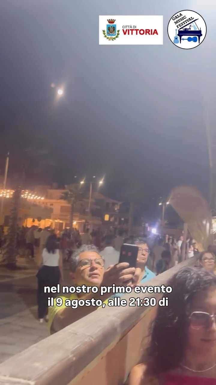 “SCOGLITTI IN MUSICA” – Un’iniziativa del Comune di Vittoria con il patrocinio e il sostegno dell’Amministrazione Comunale
Cari amici,
Un sentito GRAZIE al pubblico numerosissimo che ha reso indimenticabile la serata del 9 agosto!
La vostra partecipazione, il vostro calore e l’atmosfera magica del lungomare di Scoglitti hanno trasformato il primo appuntamento di “Scoglitti in Musica” in un vero successo.
Un ringraziamento speciale al Comune di Vittoria e al Sindaco Francesco Aiello per il prezioso sostegno, e a CL Eventi per l’ospitalità e l’assistenza tecnica impeccabile.
Vi aspettiamo con grande entusiasmo giovedì 14 agosto alle ore 22:30, sempre al centro del lungomare di Scoglitti, per la seconda serata del Gala Music Festival diretta da Diego Melfi ed Ekaterina Chebotareva, con artisti di fama internazionale pronti a regalarvi nuove emozioni sotto le stelle.
Non mancate!
#scoglittiinmusica #concertisulmare #eventisicilia #musicaallaperto #galamusicfestival #estateinsicilia #eventiestivi #musicaclassica #tramontiemusica #suonidalvivo #scoglittisummer #musicaelegante #esperienzamusicale