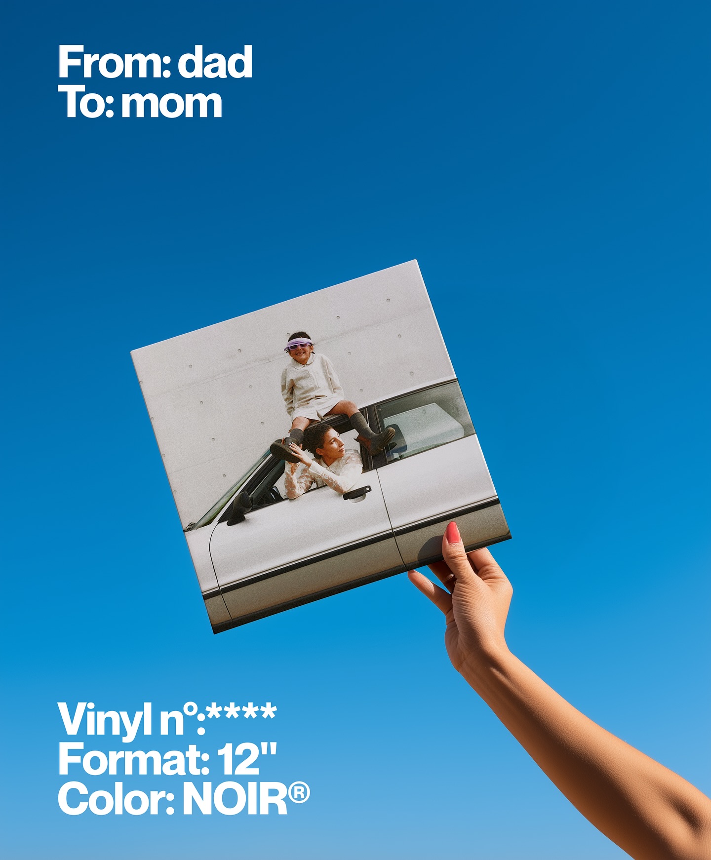 Algunas historias de amor merecen algo más que palabras: merecen ser grabadas en vinilo.
De él para ella. De ella para él. Dos discos, dos perspectivas, una banda sonora compartida.
Porque los momentos se desvanecen, pero la música... la música dura para siempre. 🎶✨
📀 Convierte tu historia en un disco. Empieza la tuya hoy mismo.