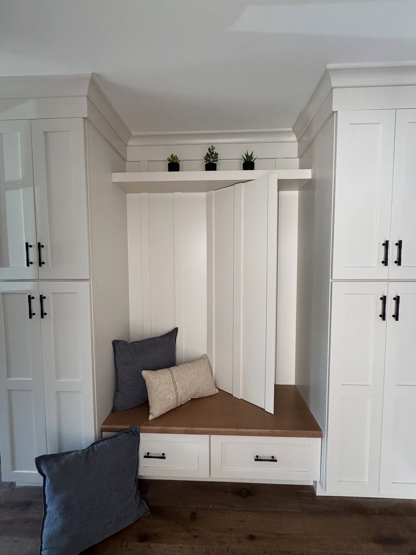 Now you see it… now you don’t… 🤩👏🏼
This hidden door design began as a scribble on the back of a piece of plywood and a “think we can do something like this?…”
@mill_creek_contractors & team NAILED IT. (literally, and figuratively 😉💁🏼♀️)…
I love getting to partner with contractors and their talented teams who share in the design process, focus on the details, and have the skill to execute. 🎯🤝