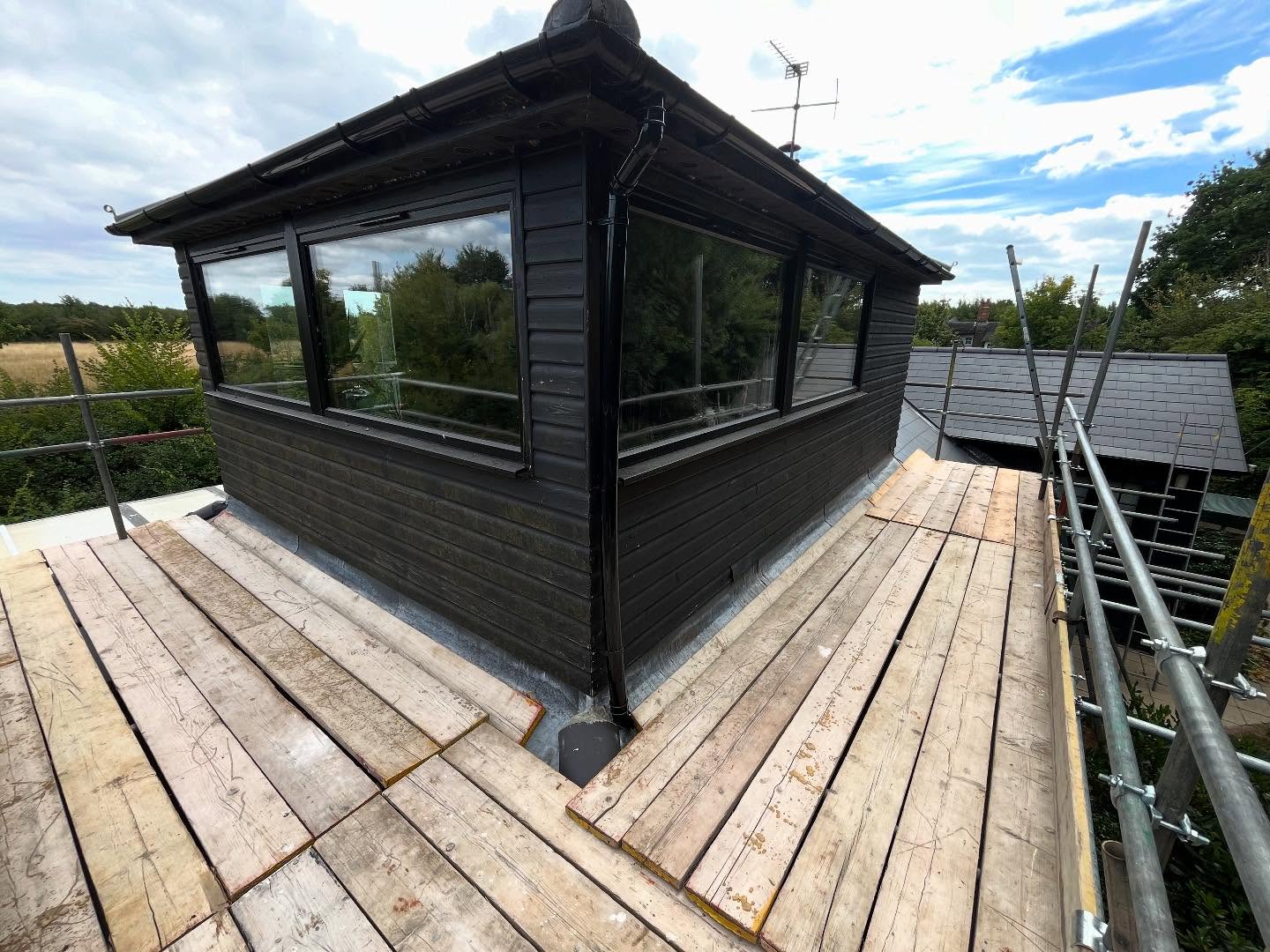 ⭐️Supreme seem to be going through the motions on all these throw in jobs coming in, another great scaffold erected by the lads⭐️