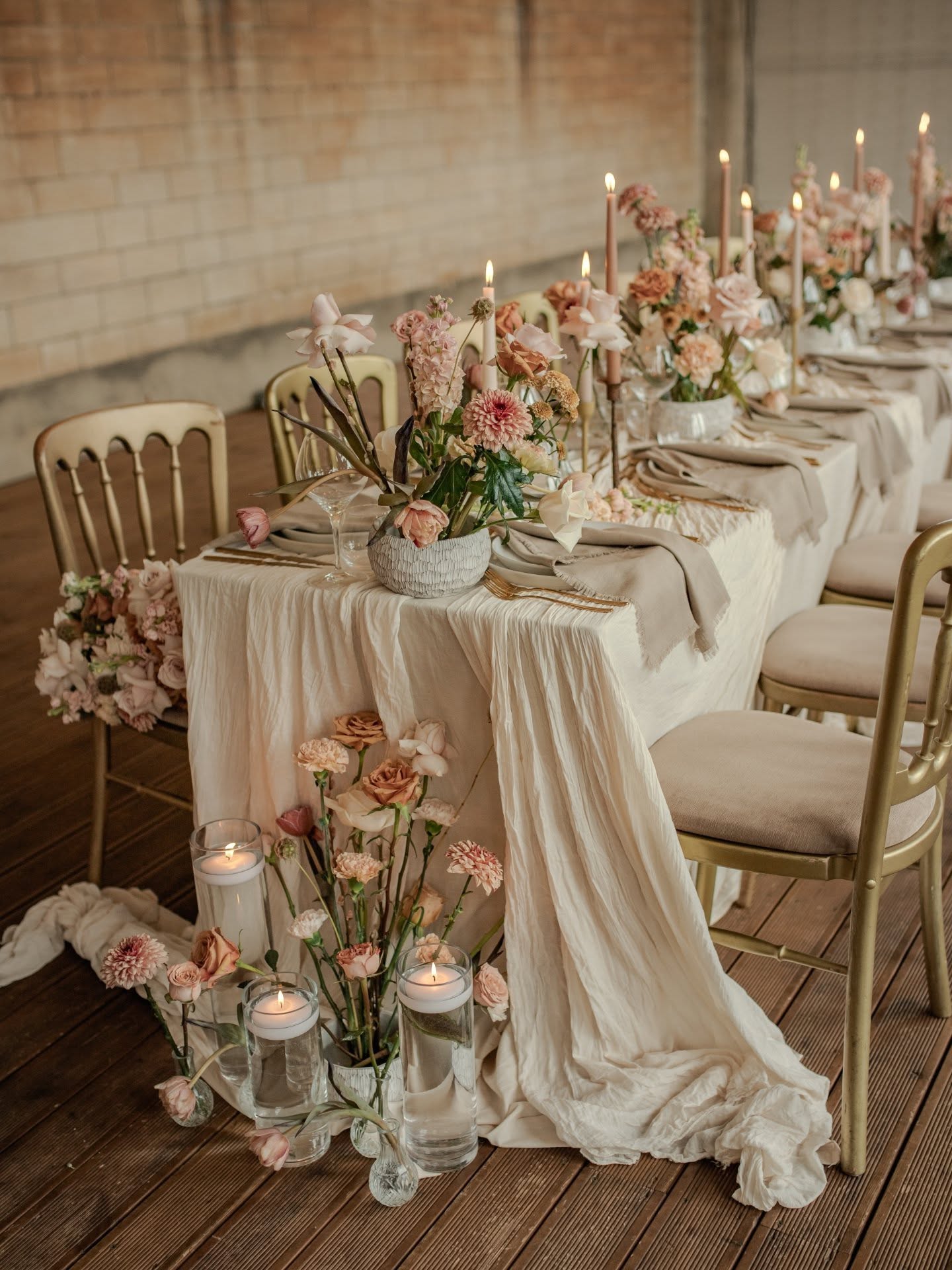 Coming back to some details I shot a while back 🤍🪷🤎
Beautiful florals by @laraparnellweddings
Photographer- @cshepphotography19
Workshop- @encounterworkshops
Organiser & concept- @eleanorbryantphotography
Venue- @grittletonhouseevents
Florals & styling- @laraparnellweddings
Make up- @makeup_bybelle
Hair- @hairbyamymarieroman
Models- @dominicandscarlett_modelcouple
& @modelwith.bl
BTS photography- @surefootedmedia
Bridal Suit- @clementsandchurch
Bridal shops- @andwolfbridal and @findadressbridalwear
Bridal designers- @evalendel and @jesuspeiroofficial
Stationary- @loveflorastudioco_
Jewellery Accessories- @thelucky6pence
Hair bows & veil- @rebeccaanedesigns
Tableware- @theluxecollectionuk
Napkins- @theknottednapkinco
#weddingphotography #ukwedding #ukweddingphotographer #cotswoldweddingphotographer #oxfordshireweddingphotographer #ukphotographer #2025wedding #2026wedding #weddinginspo #weddingplanning #gettingmarried #weddingbouquet #grittletonhouse #grittletonhousewedding #warmphotography #gloucestershireweddingphotographer #cotswoldwedding #tabledecor #weddingdecor #wiltshireweddingphotographer