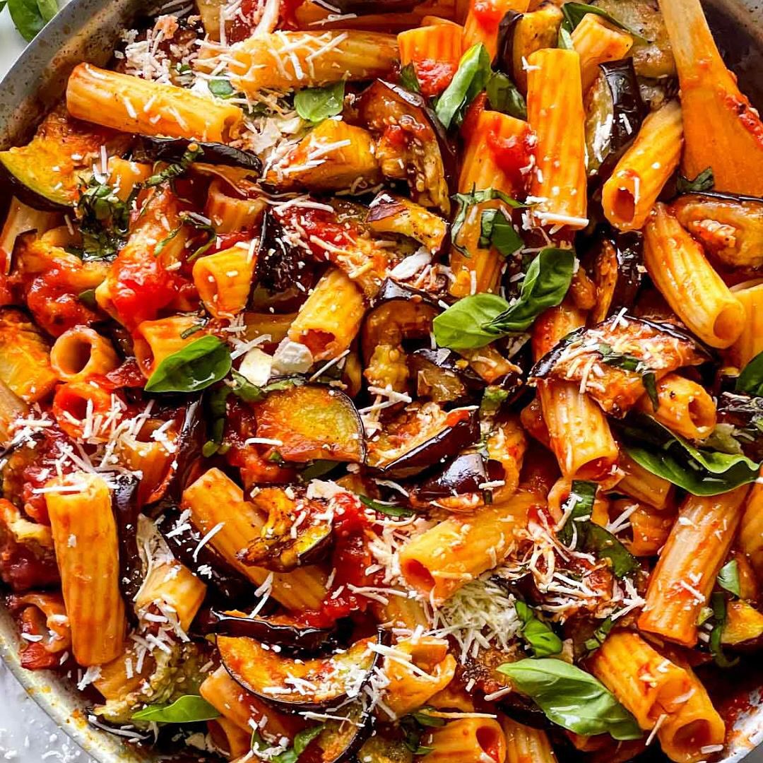 This week’s Fresh Food Box recipe is Pasta alla Norma, a classic eggplant pasta that’s rich, hearty, and full of garden flavour! 🍆🍝 #PACTRecipe #FreshFoodBox