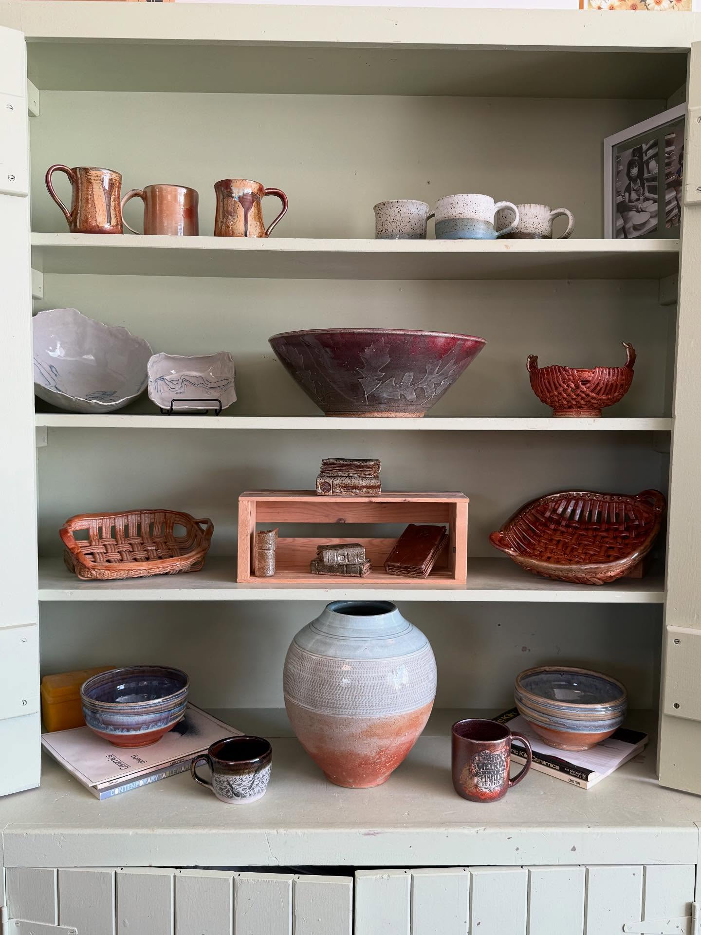 Pots of the week! Those little books make me want to join book club! Love them😉❤️