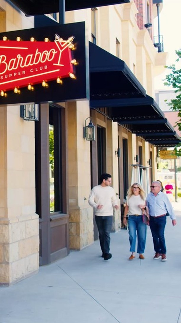 The kind of morning that brings everyone to the table. A full spread, a cocktail in hand, and the kind of charm that doesn’t come à la carte. From mimosas to made-from-scratch favorites, this is how Baraboo does the weekend.