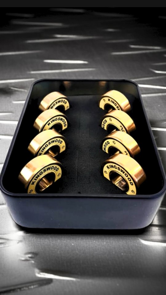 🪙GOLD!! The colour of Champions!!
👉Take your skate game NEXT LEVEL
⭐️GOLD PRO CERAMIC BEARINGS⭐️
🤔So why choose "Ceramics"??
Head to our website for all the Pro's & Con's
Www.kingswoodskateboards.com.au
#Kingswoodskateboards #CeramicBearings #GoldBearings #Skateboards #FAF #Smooth #GoldProBearings #TheNewGenOfSkate
