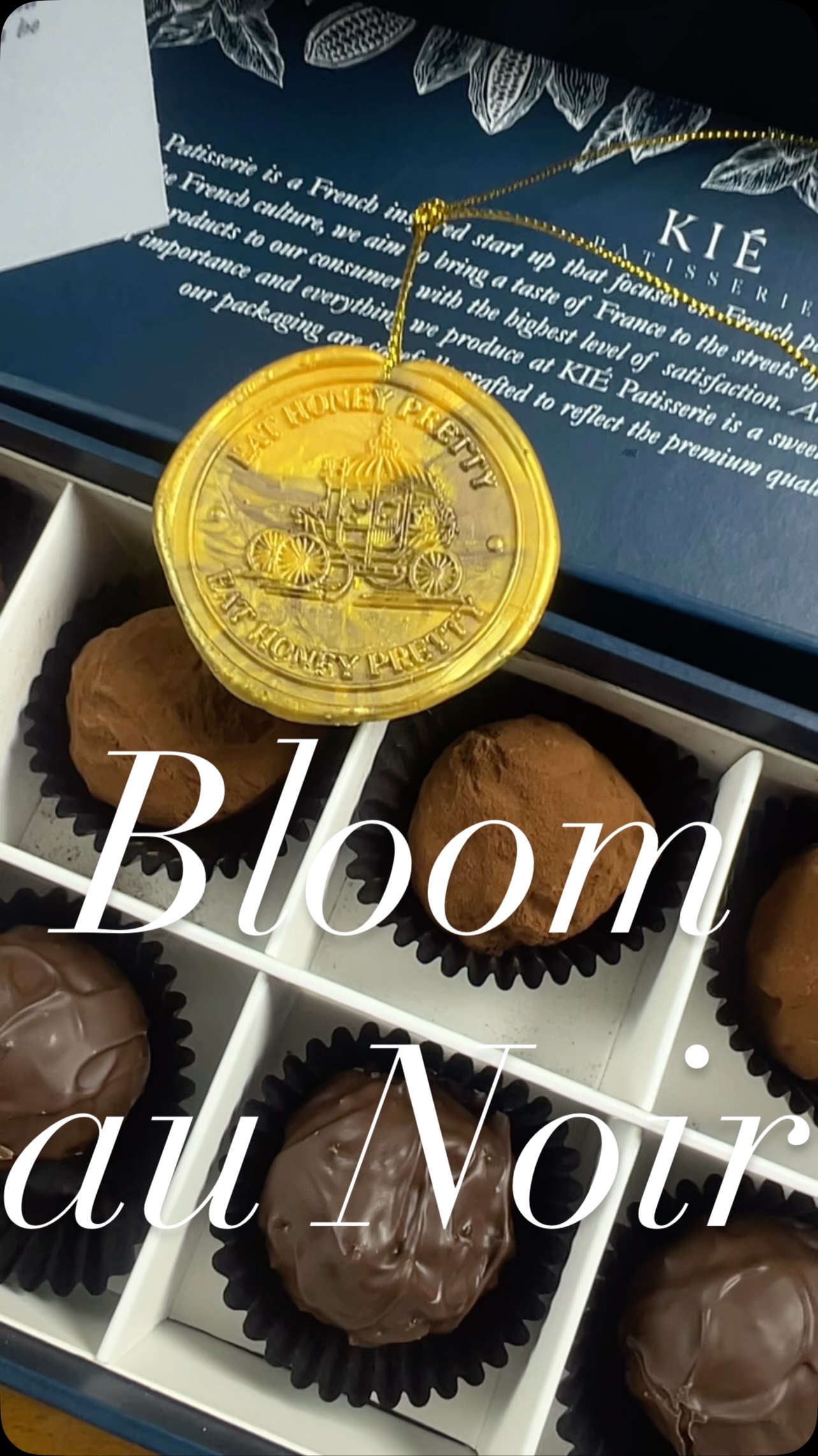Dark, decadent, and dangerously good. ✨
Nirwana savors Bloom au Noir, letting the wildflower buzz linger.
Featuring our Velvet Bloom Kelulut Honey, from stingless bees to silky cacao, Bloom au Noir is a delicious conversation between forest nectar and artisan chocolate.
Nirwana’s verdict: divine. 💛
Crafted in collaboration with Chocolatier: @kiepatisserie_ 🍫🐝
Coming Soon…
#BloomAuNoir #VelvetBloom #KelulutHoney #ArtisanChocolate #ChocolateLovers #HoneyConnoisseur #honneysommelier #eathoneypretty