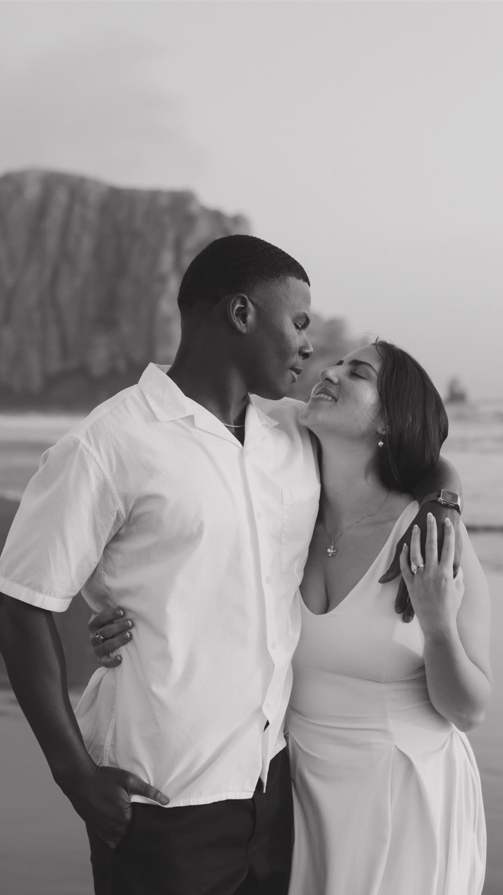 Awkward? Not in my galleries 💃 You’ll walk away with moments that feel like YOU — no stiff posing, just connection and fun!
Proposal with @picnics.bykelsey
💍 @candefinejewelry
#MorroBayEngagement #MorroBayProposal
#CentralCoastEngagement
#CentralCoastProposal #CentralCoastPhotographer
#SLOCountyPhotographer
#SanLuisObispoPhotographer