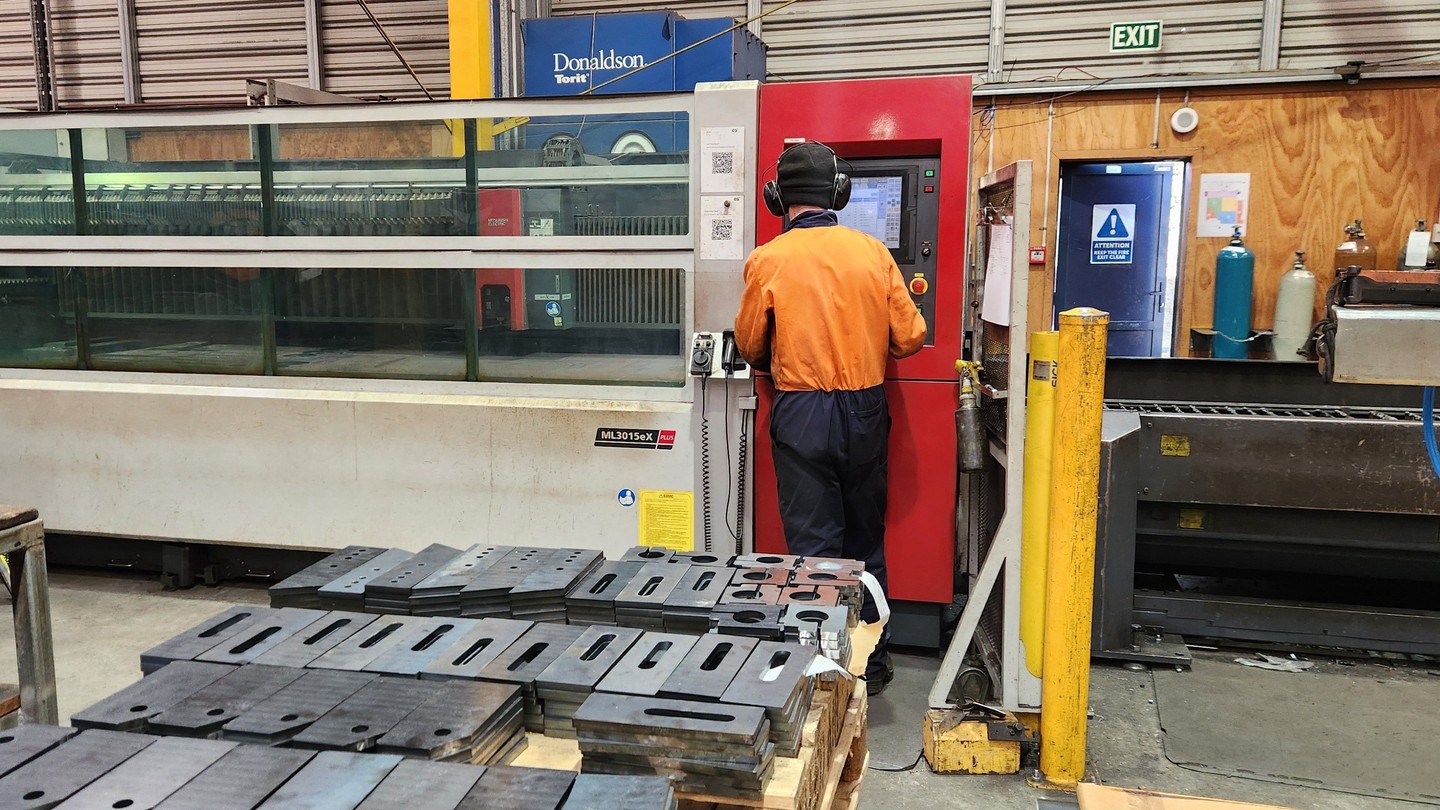 Flat out on the flat bed lasers!
We're pumping out parts with exceptional accuracy and cut quality—day in, day out. With 1.5m x 3m laser beds, we can cut mild steel up to 20mm thick and aluminium/stainless up to 12mm. Precision, power, and performance.
#LaserCutting #SteelFabrication #FlatbedLaser #NZManufacturing #SheetMetal #MetalWork #PrecisionEngineering