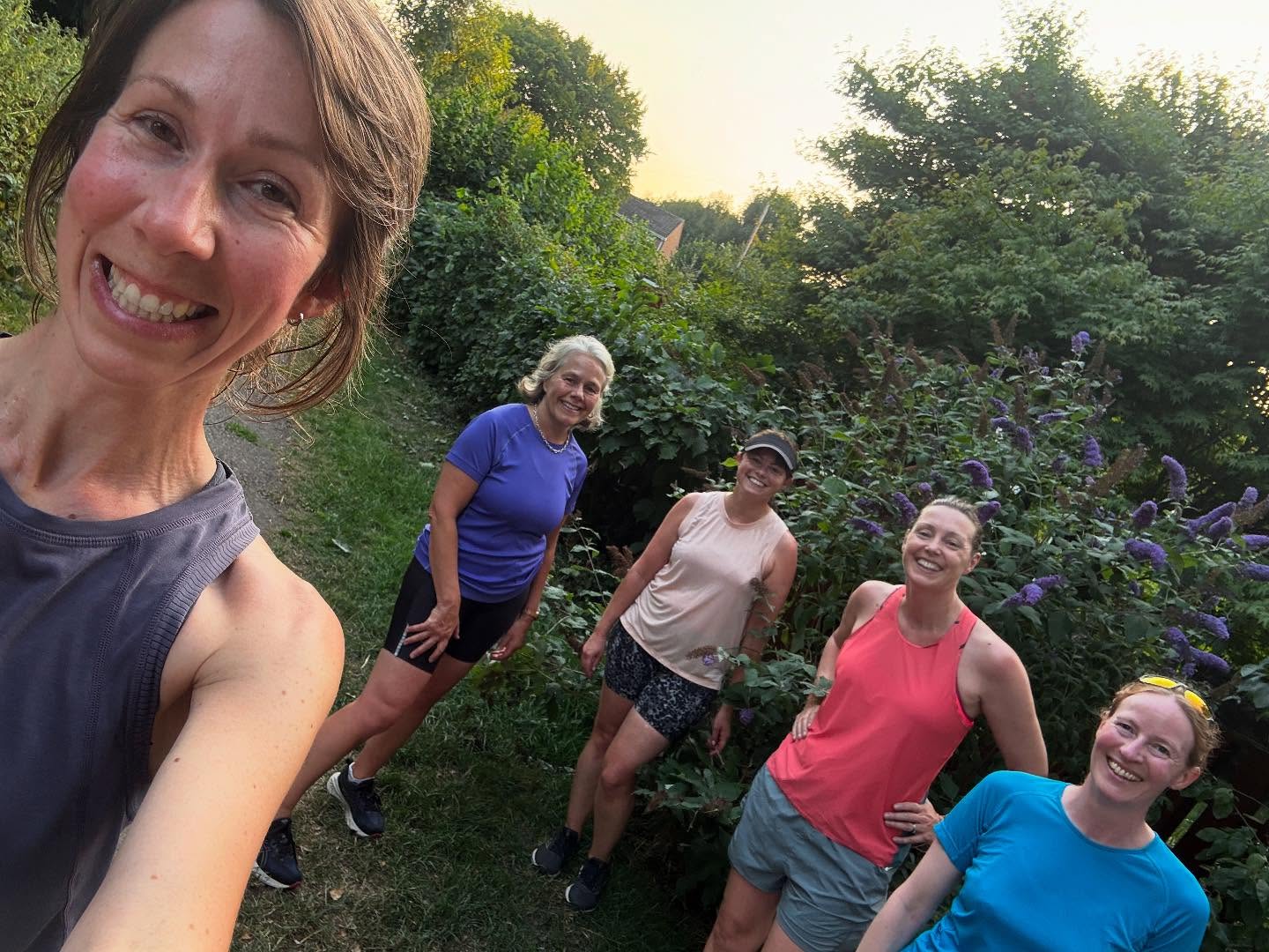 😅 It was a ‘glowing’ run this evening! Enjoyable trot nonetheless around the Reabrook 🏃
Well done to everyone in class who put the usual energy (and fun) into planks, ab series and lunges 💪
Lovely Tuesday evening to kick off the drop in classes - fancy joining us next week? 😃
#shrewsbury #pilatesclass #pilatesforrunners #pilates