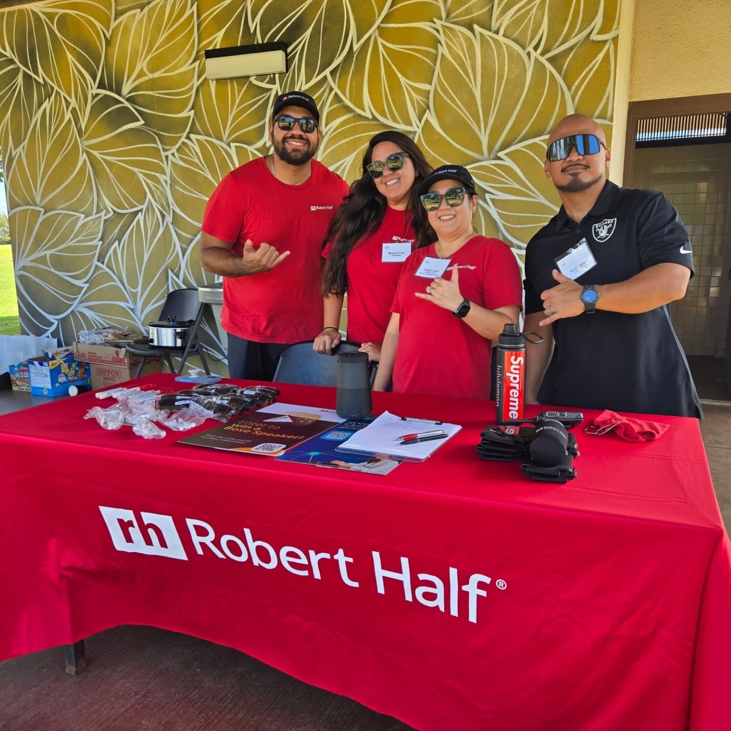 Mahalo Gold Sponsors Robert Half for hosting the chili dog station!
#ewigolftournament #ewihonoluluchapter