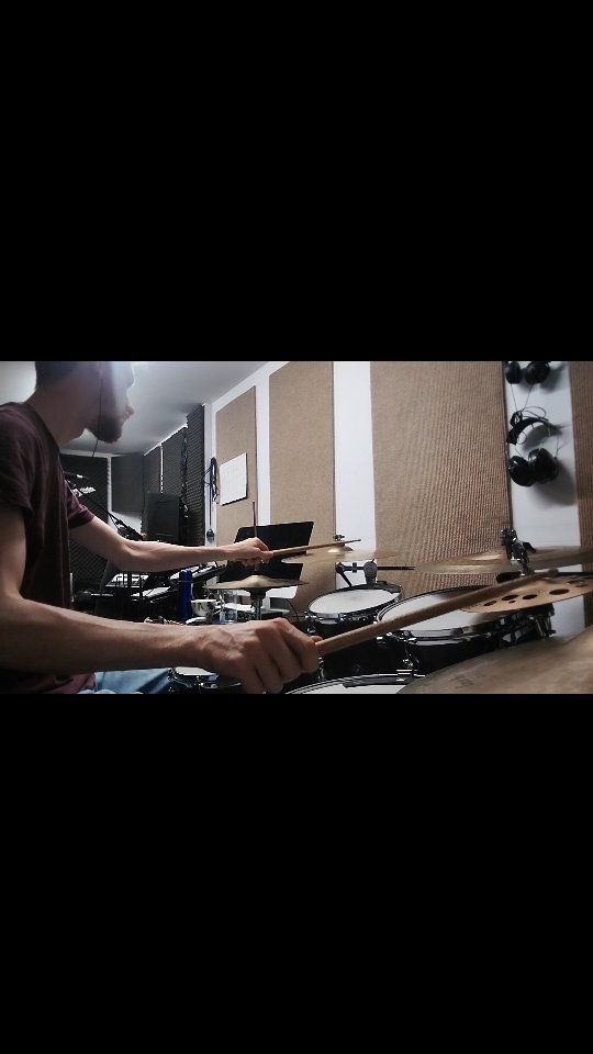 This is "Sky" @razbanduk composition released on our latest album "Inside Sonic Wilderness".
#practise #bandpractise #music #drummer #drums #practisemakesperfect #ukdrummer #ukdrums #musician #band #instrumentaltrio #latestalbum
@frompera
@dangoldstoneguitar