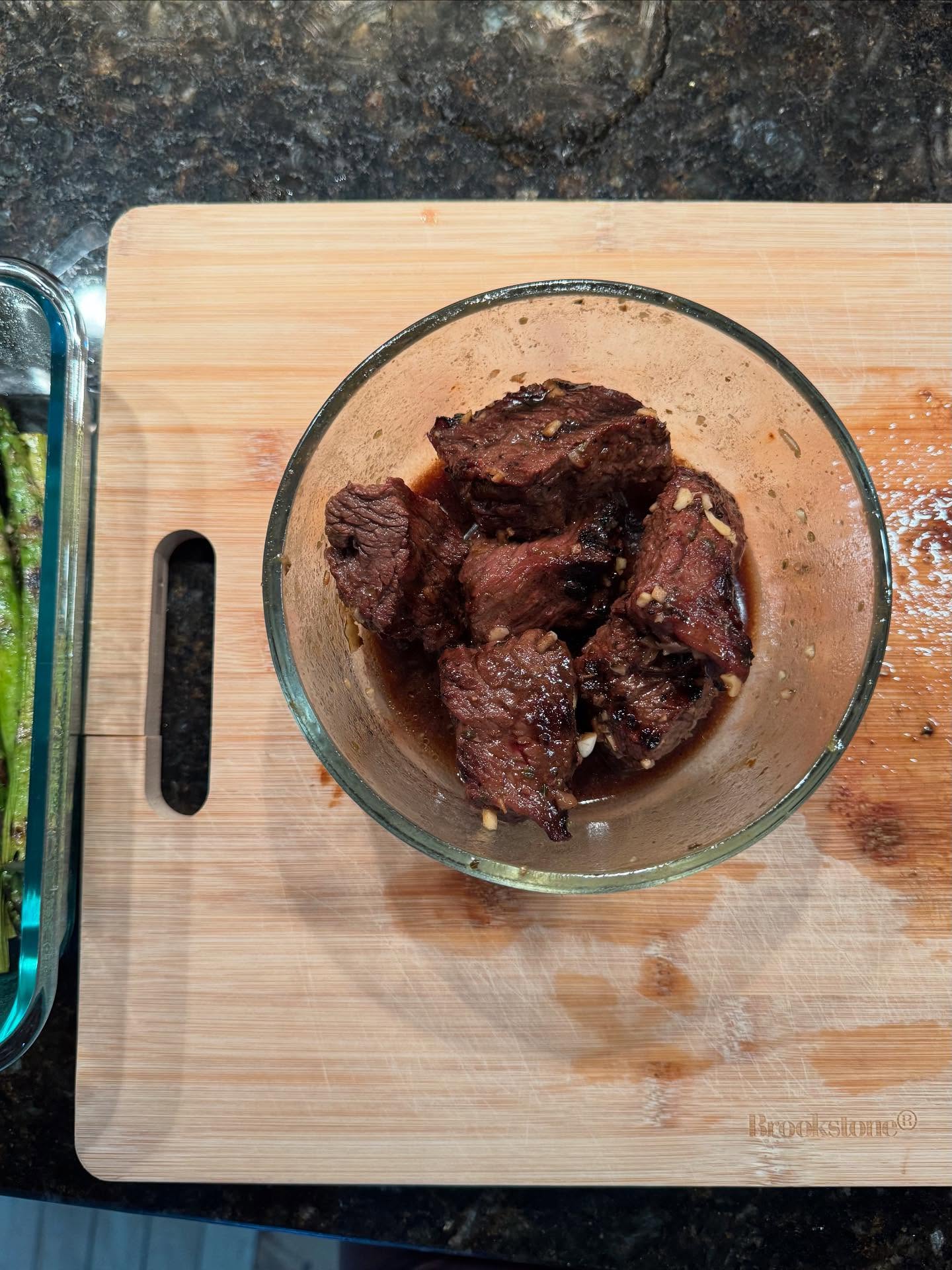 this year i've focused more on being mindful when it comes to dressings and sauces we use in our kitchen. there's not always time for it, but following and creating simple and easy recipes has made a big difference in our meals!
homemade summer steak tip marinade 👩🏽🍳🥩
• 1/4 cup coconut aminos
• 1 tbsp Dijon mustard
• 2 tbsp olive oil or avo oil
• 2 tbsp apple cider vinegar
• 3 cloves garlic, finely chopped
• 1 tsp dried oregano
• 1/2 tsp paprika
• salt & pepper
• tsp honey
whisk all ingredients together in a bowl and pour over steak. let steak marinate in the fridge for at least 30 mins!
so delicious and clean 🫶
#healthyrecipes #steak #cleaneating #homemade