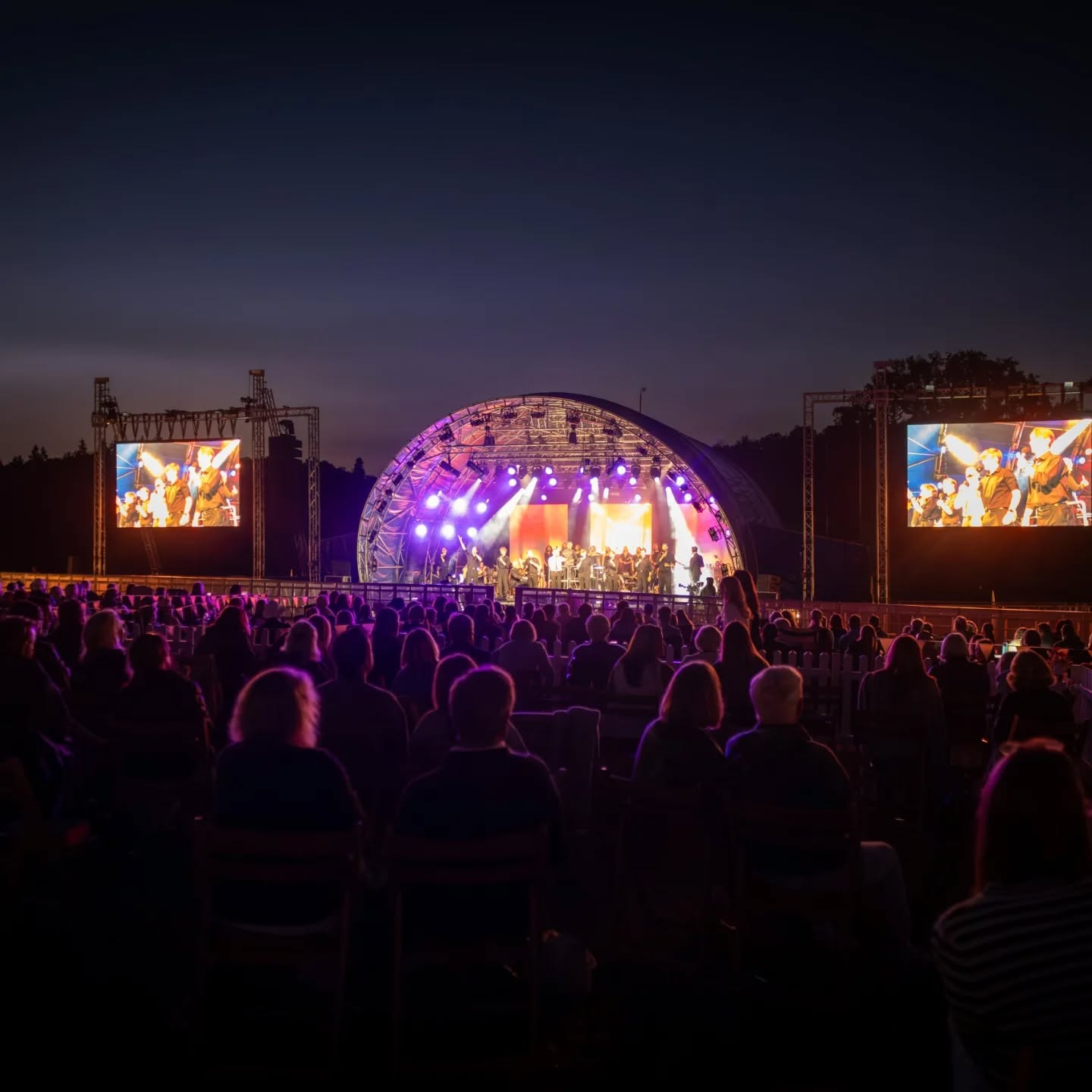 8 incredible West End Stars, 1 unforgettable Saturday Night - thank you to everyone who joined us at Loseley this year!
@kerryellis79 @michaelcollabro @mrmatthenry @emilymaewalker @nadim.naaman @robhouchen @esmebowdler @gracemouat
@gsa_junior @thebourneorchestra @lukeross.stills