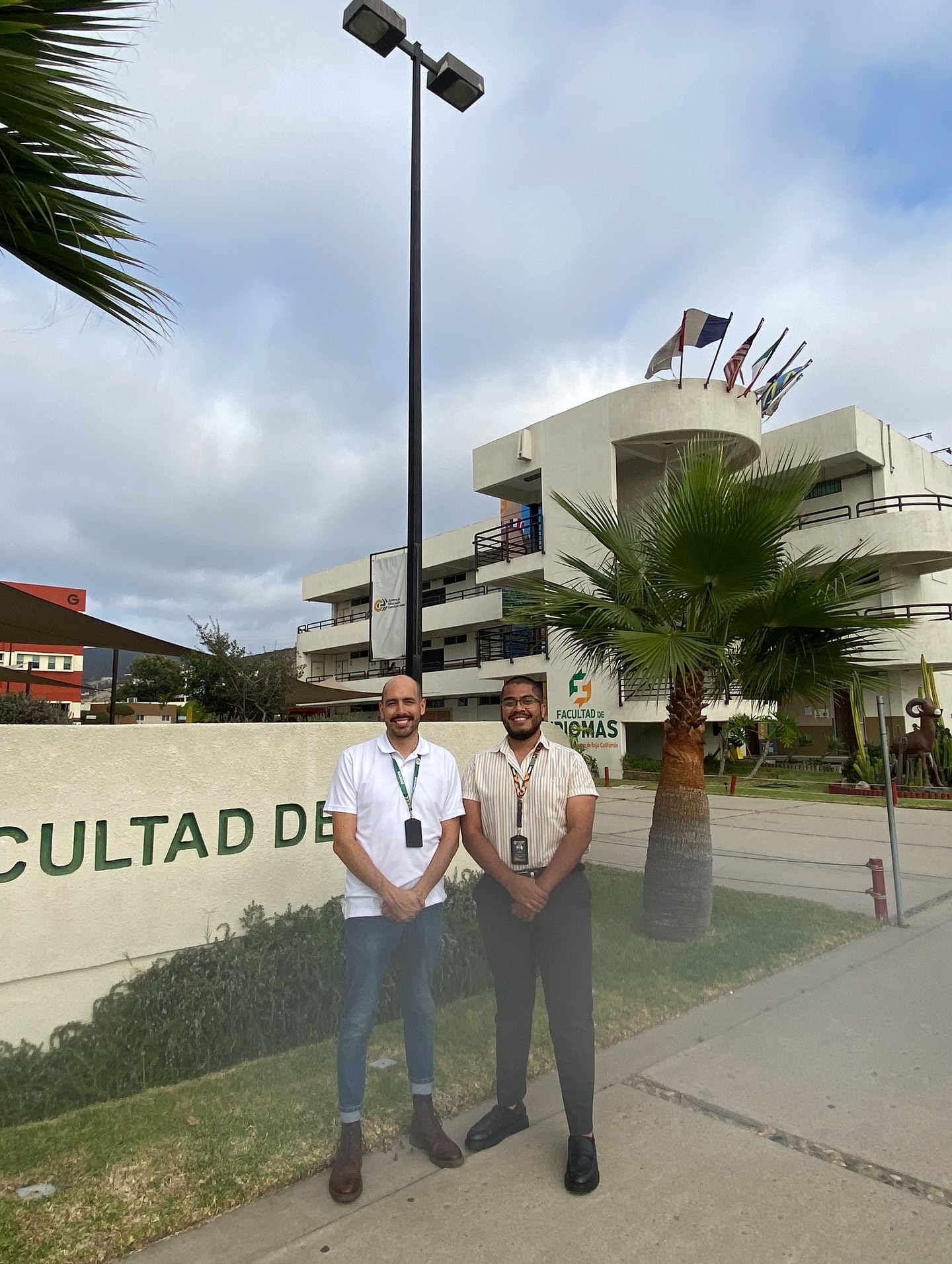 ¡Martes con “M” de Maestría!
Hoy Lucas & Octavio, su mancuerna traductora favorita, inician la Maestría en Lenguas Modernas. Nos emociona volver a ser alumnos, seguir profesionalizándonos y comenzar el recorrido que nos llevará a ser investigadores en nuestro campo.
Como siempre, estaremos compartiendo cada paso de esta aventura con ustedes. En solo dos años podremos decir, con orgullo, que somos Maestros en Lenguas Modernas.
#maestria #lenguasmodernas #fisrtsteptoaphd