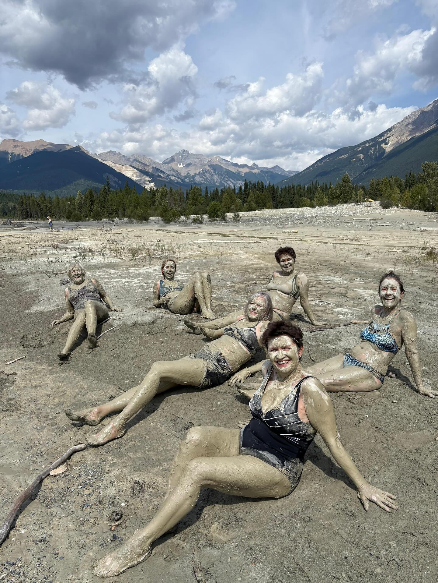 ✨Awakened in the Wild✨ Retreat was amazing! Last weekend in Golden with my beautiful co-creator @solarpowerhealth to connect with the earth, 🏔️ mountains, river energy (plus wayyy to much fun playing in the mud!) and other wonderful souls ✨🩷
