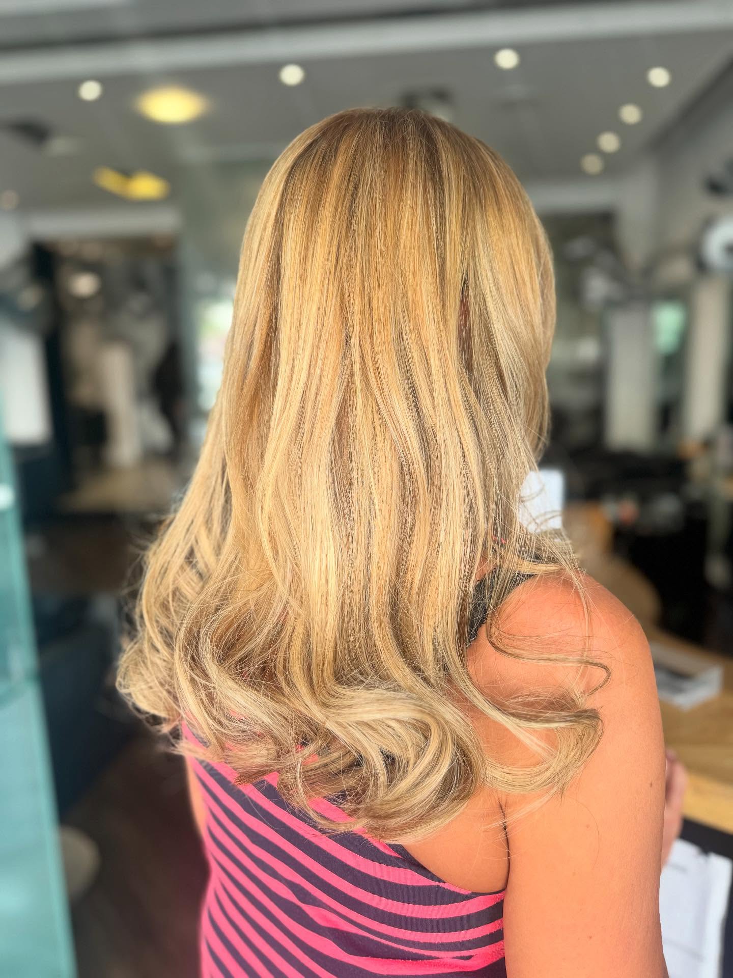 Nothing beats a fresh set of Extentions✨
2 packs of Beautyworks Slimline tapes 16 inch in Honeyblonde by Amber🍯