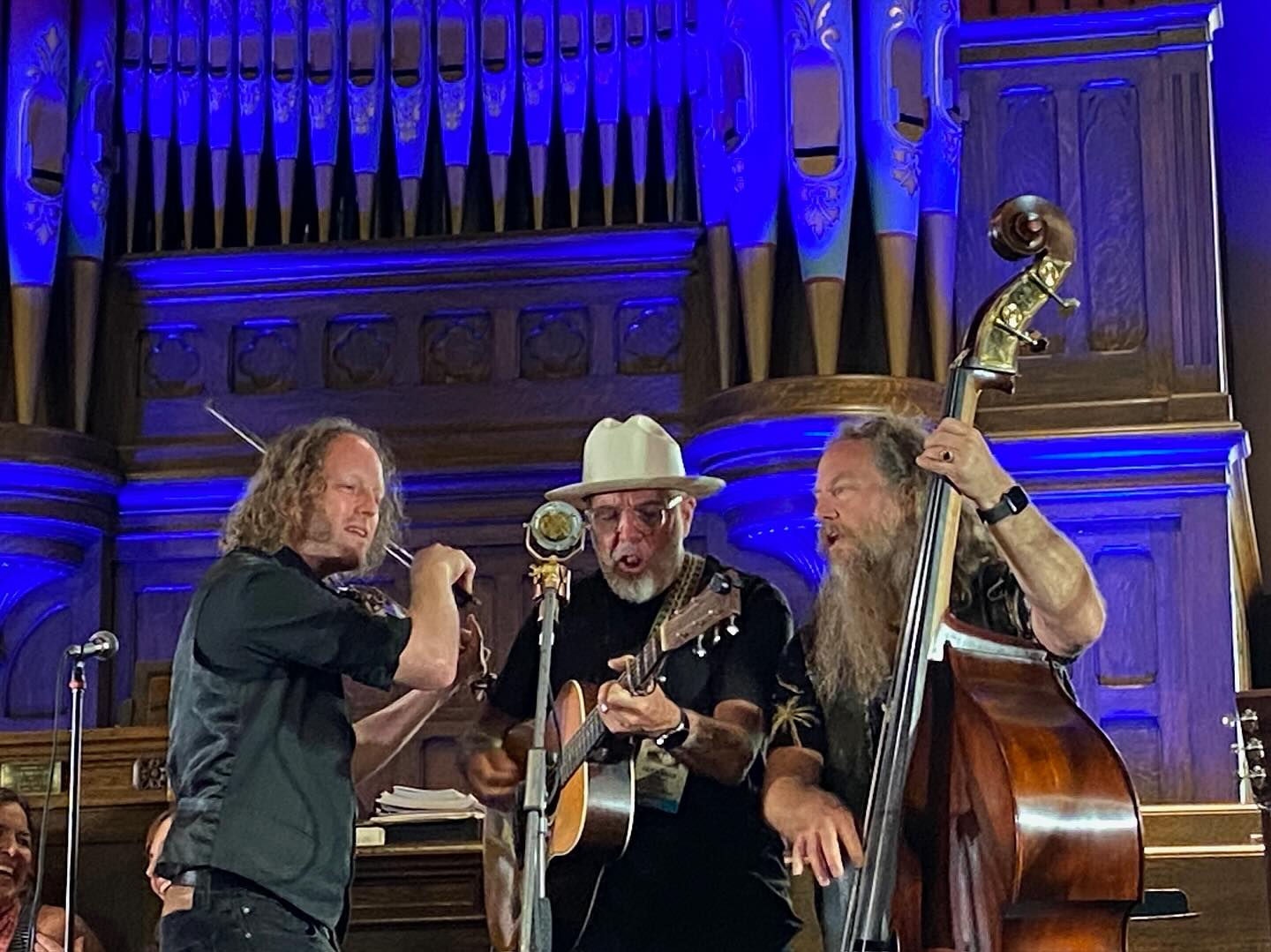 @folkharbour in the @townoflunenburgns is an INCREDIBLE festival. Thank you for that deeply musical experience.
#sidemantour2025 now continues to the @redbirdlive venue in Ottawa
Enjoying these gigcations with @karinavalleau, @johnworthannam and @scottthefiddler