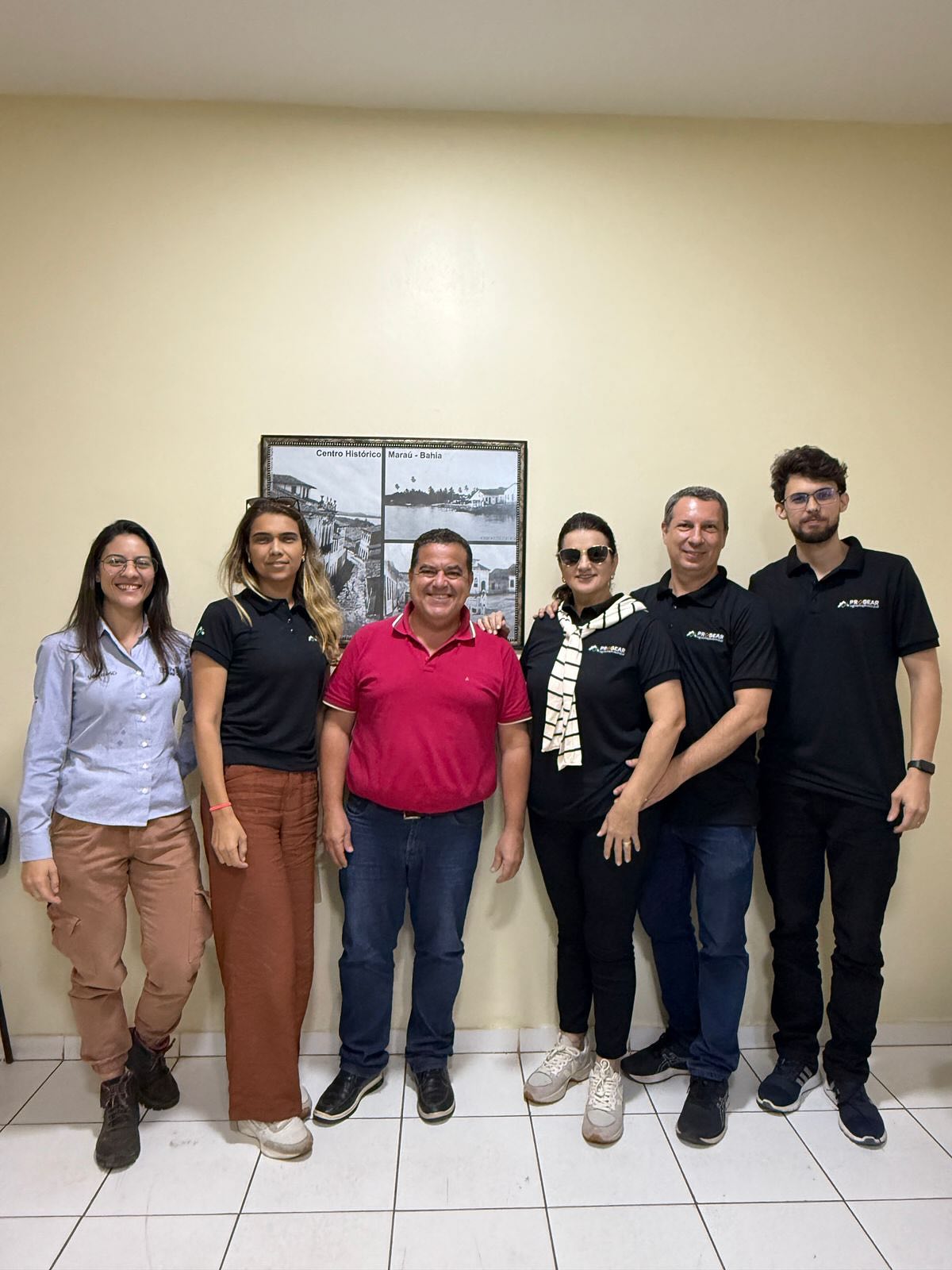 Parceria que transforma realidades!
A Drones Solution tem orgulho em anunciar a sua parceria com a Prosear no projeto de Regularização Fundiária (REURB) do município de Maraú. Uma iniciativa estratégica que conta com o apoio total do Prefeito.
Neste projeto, ficaremos responsáveis por toda a parte de engenharia, aplicando tecnologia de ponta para garantir precisão, agilidade e segurança:
✅ Aerolevantamento topográfico por drone
✅ Estudos ambientais
✅ Mapeamento de áreas de risco
Combinando inovação tecnológica e responsabilidade socioambiental, este trabalho será um marco para o desenvolvimento ordenado e sustentável de Maraú, beneficiando diretamente a comunidade e fortalecendo a gestão territorial.
Tecnologia a serviço das pessoas e do meio ambiente.
#
#DronesSolution #Prosear #REURB #Maraú #Inovação #Engenharia #Topografia #Drone #MeioAmbiente #GestãoTerritorial