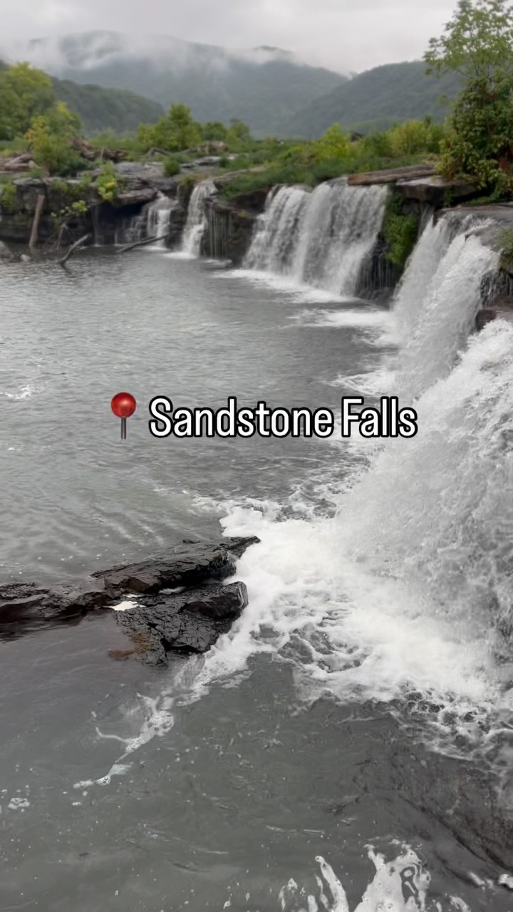Rain or shine, Summer or Winter, Sandstone Falls is always a gem waiting to be explored.
#exploresummerscounty #visitwv #almostheaven #sandstonefalls #newrivergorge #newrivergorgenationalpark #waterfallwednesday