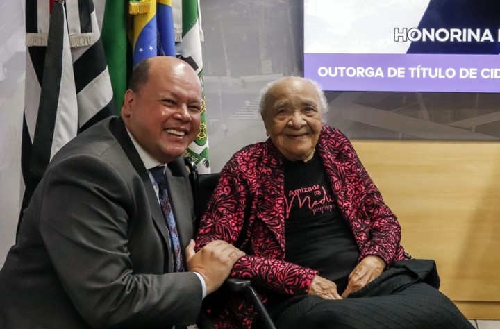 Celebrando uma grande conquista! 🌟 A Irmã Honorina foi homenageada com o título de Cidadã Osasquense por mais de 50 anos de dedicação ao Círculo de Oração da Assembleia de Deus. Uma inspiração para todos nós! 🙌🏼✝️ Link in Bio
Ou acesse o link: https://www.gazetaevangelica.com/post/irmã-honorina-recebe-o-título-de-cidadã-osasquense