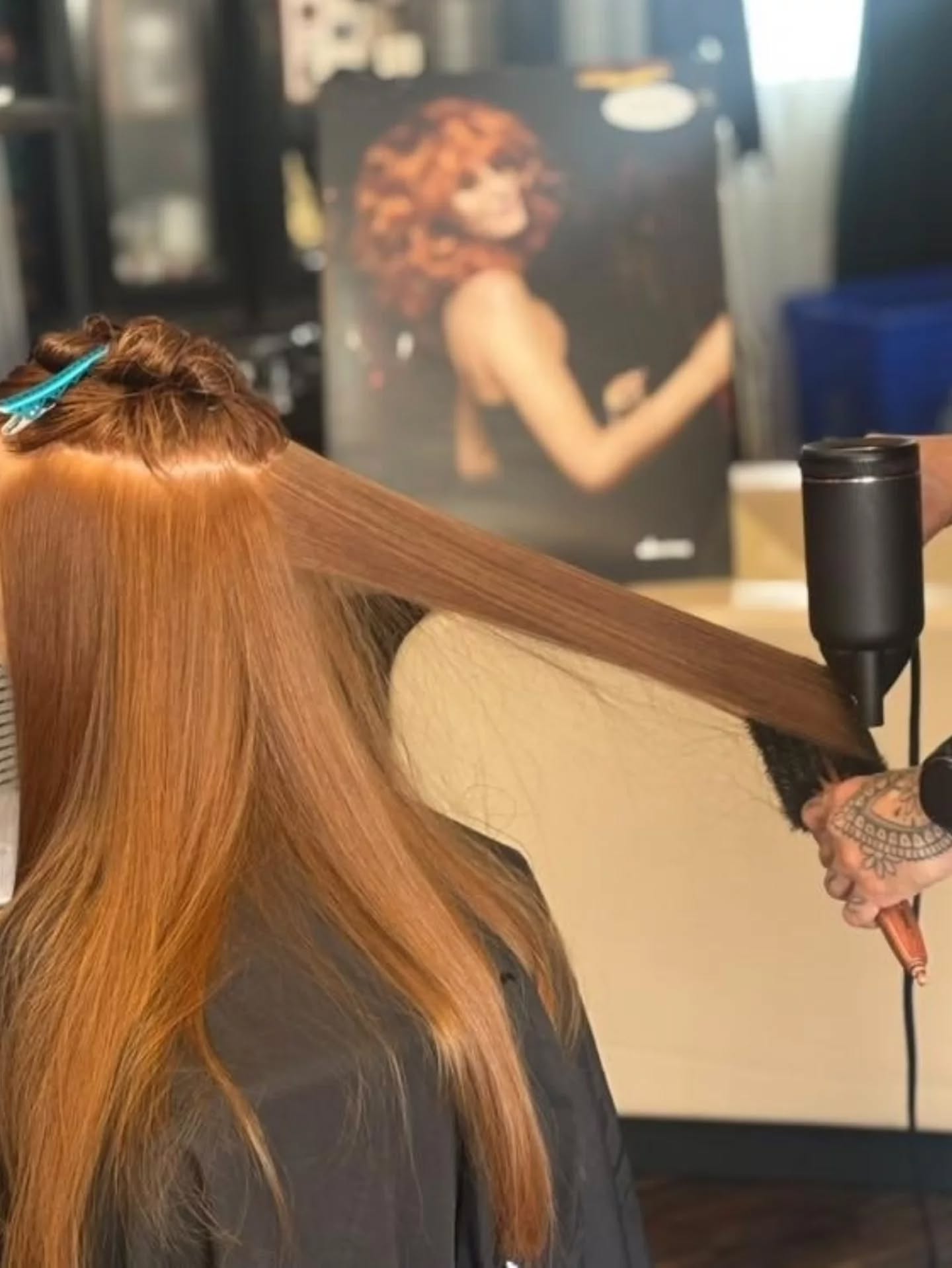 Davines has a great portfolio for clients to see, in-salon and online. So when a client points to a marketing campaign on your salon wall, I know it's going to be good.
Davines View has always been my go-to for glossing redheads. But we wanted a little more longevity.
@davinescolor #thepresenttime
Regrowth 8,34 24g + 7,46 1g + 7 vol
Ends 8,34 36g + 7,46 2G + 00 12g + 15 vol