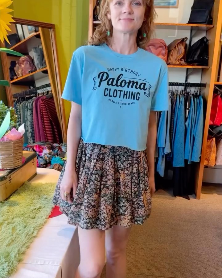 Posted @withregram • @palomaclothing ✨ Parade vibes activated! ✨
Traci’s got her Paloma tee and pom-poms—come get candy, coupons, and good vibes at Multnomah Days! 💛🍬💌 #PalomaClothing #MultnomahDays #PalomaOnParade #ShopLocalPDX #GoodVibesOnly #PortlandEvents #ParadeFun