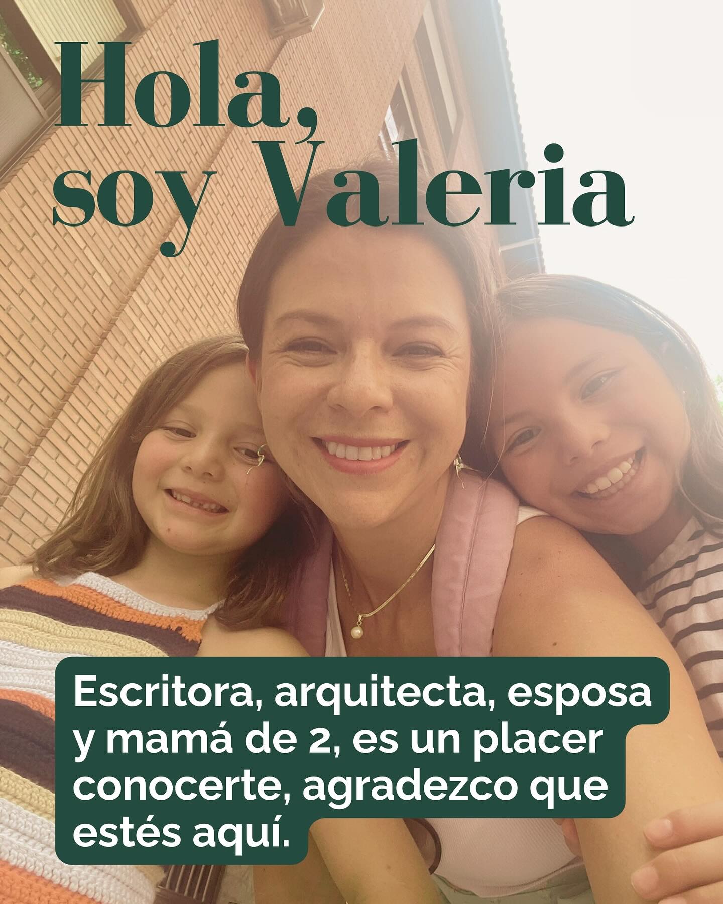 !Hola! 👋
Gracias estar acá 🫶.
Gracias por leerme 🫶 y ser parte de esta historia.
Espero que mi contenido te acompañe a redescubrir la magia de las palabras y a crear espacios metales con intención 🪽.
❤️Valeria
•
😘 Agradecimiento por la ayuda en la edición: @ariana.aav y @piacueva
•
🔗 Link de compra en mi libro en mi bio.
•
•
Fe de erratas ( #kaizen ) :
- Imagen #4 : Crecí en Quito, Ecuador 🇪🇨. Nací en Manta, soy orgullosamente Manabash 🫶.
- Imagen #5 : “no estaba siendo” > *no era*.
- Imagen #8 : *Este cambio lo transformó TODO.
- Imagen #16 : *Respuestas.
Y seguro luego encontraré más 🫣😘
#betterdonethanperfect .
•
•
•
#escritora #librosqueinspiran #historiasqueinspiran #palabrasquesanan #maternidadconsciente #kaizen #vidaconpropósito #elpoderdelaacción #arquitecta #vulnerabilidad #crecimientopersonal